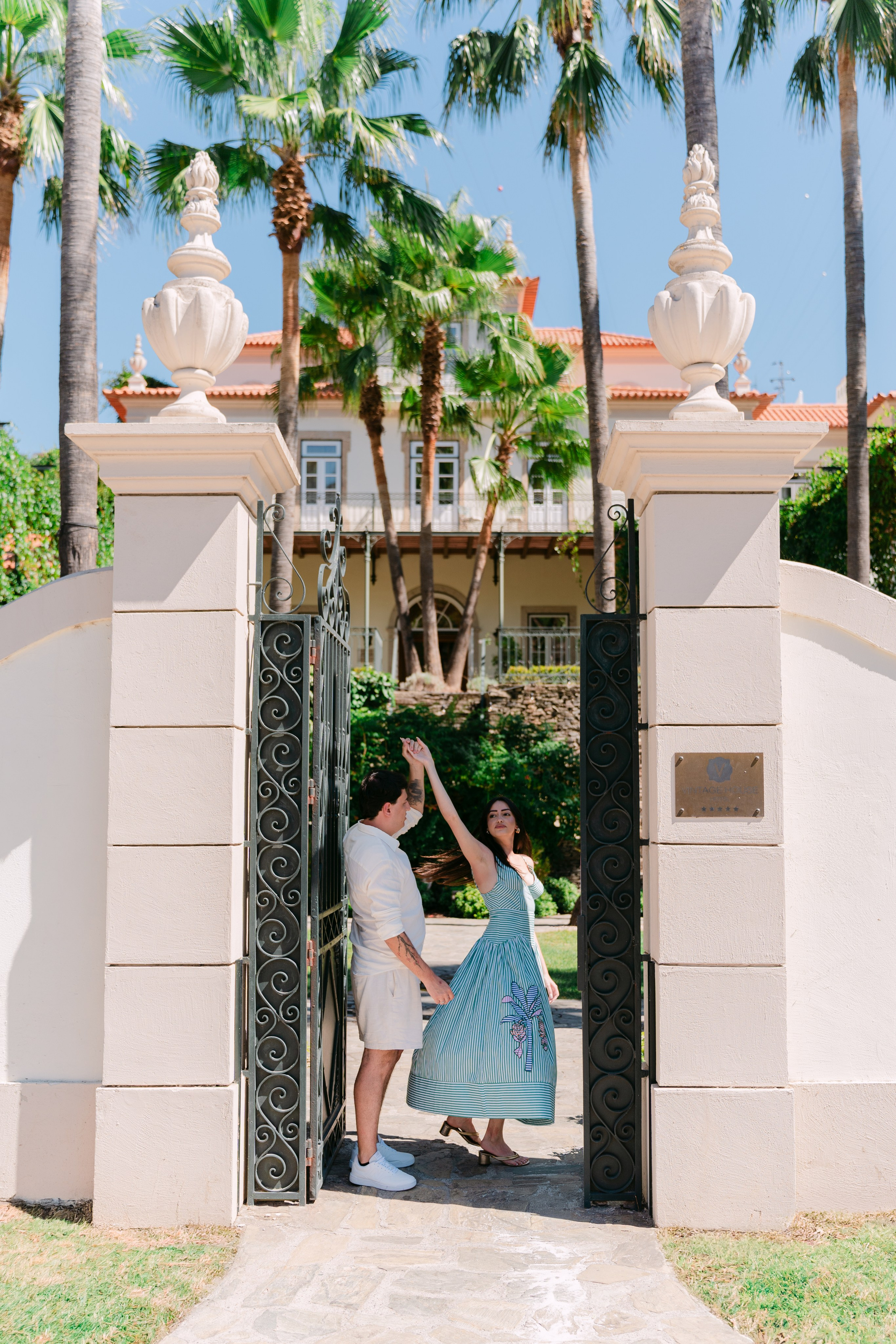 Wedding Proposal at Douro Valley — Arthur & Ana. Wedding & destination wedding photographer in Porto, Portugal — Davi Valente | Lisbon, Douro Valley, Rome, Tuscany & Lake Como