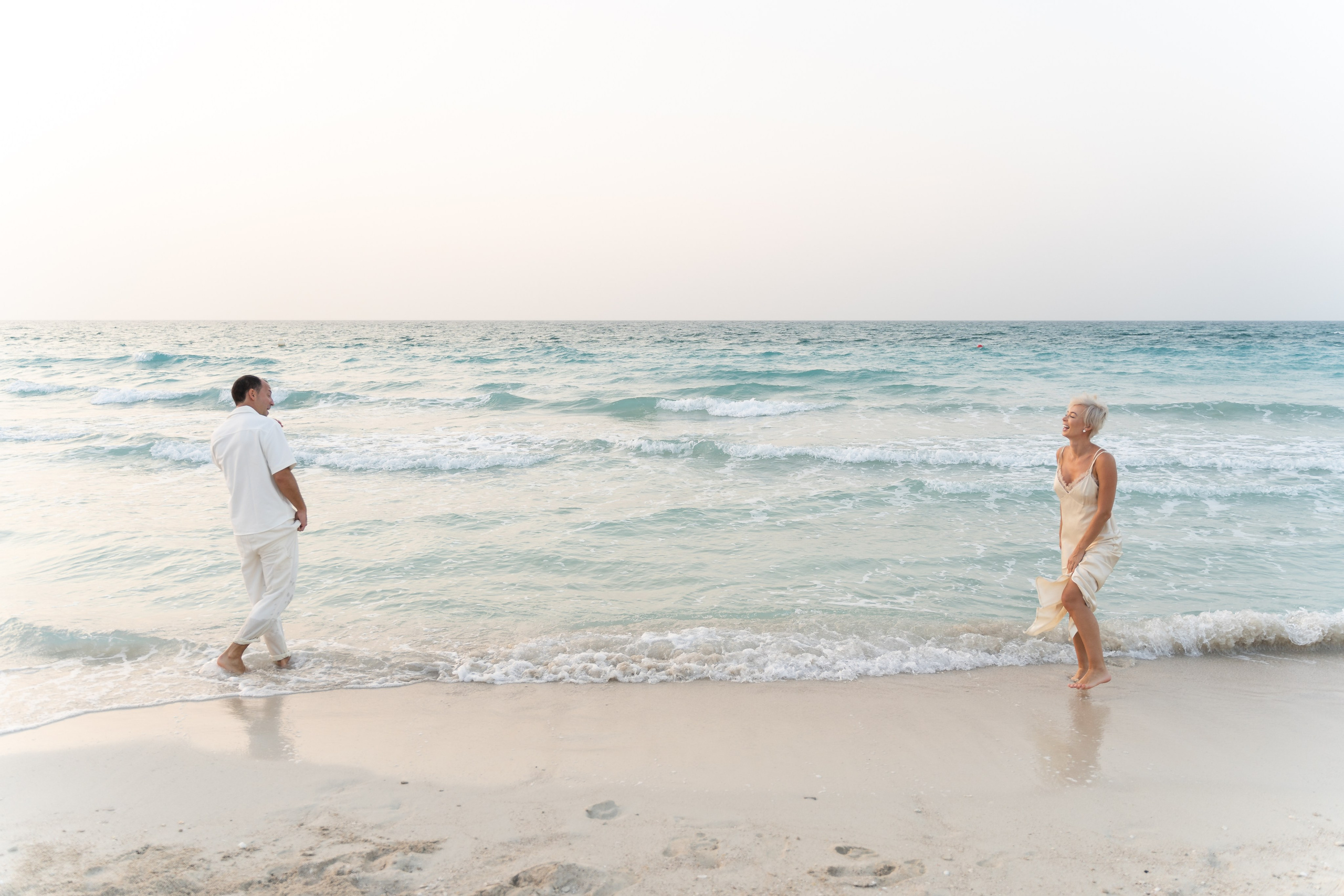 Предсвадебная фотосессия на пляже. Фотограф в Абу Даби Марина