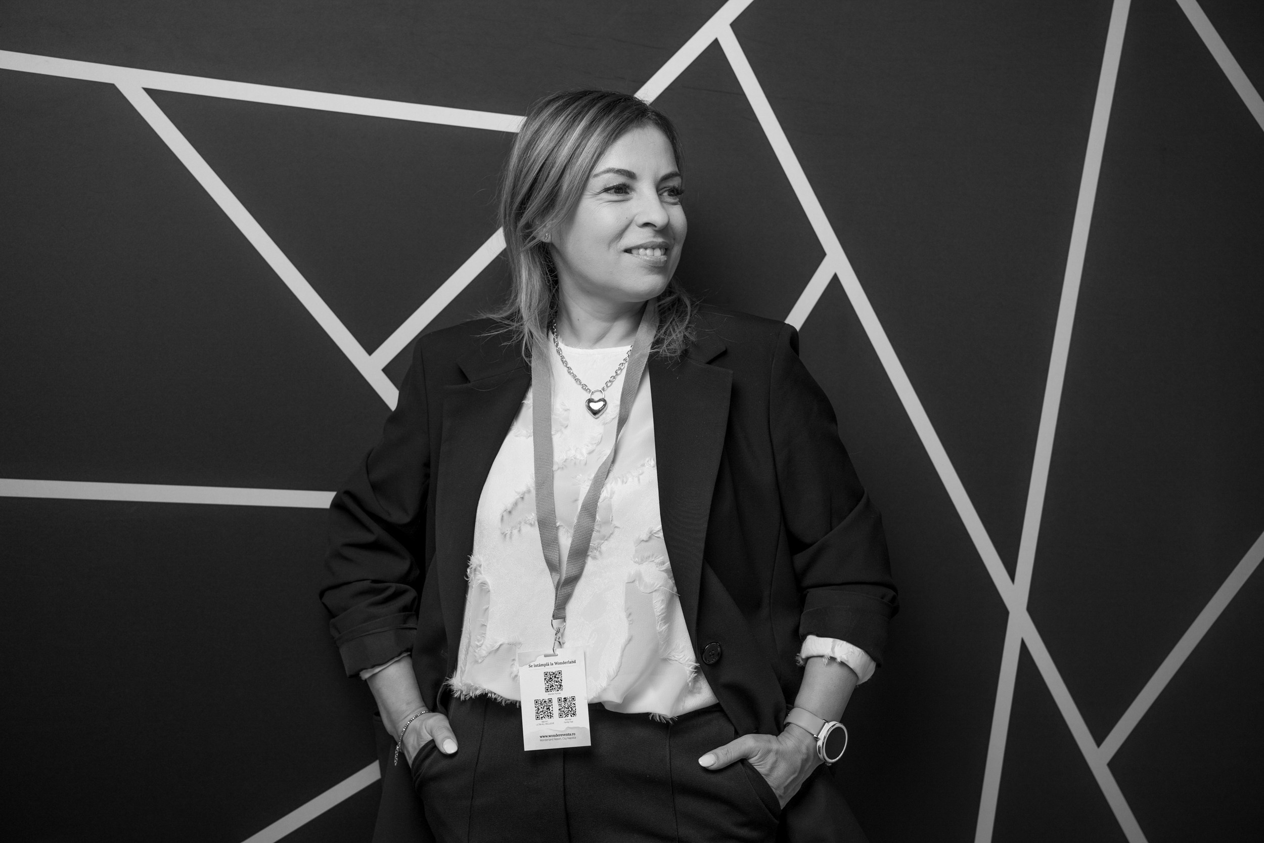 Portrete. STUDIO PORTRET — Portrete realizate cu lumină, timp și atenție. Un studio mobil dedicat fotografiei de portret