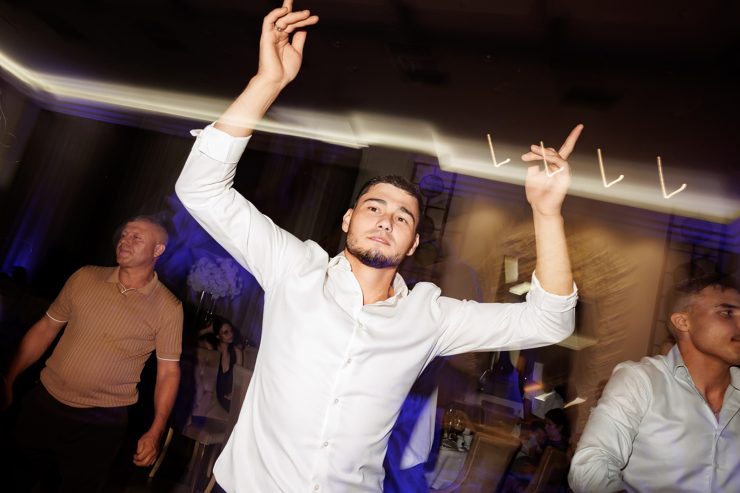 Eugen & Livia — Grand Elysee — Wedding Day. Servicii Foto și Video 067188353