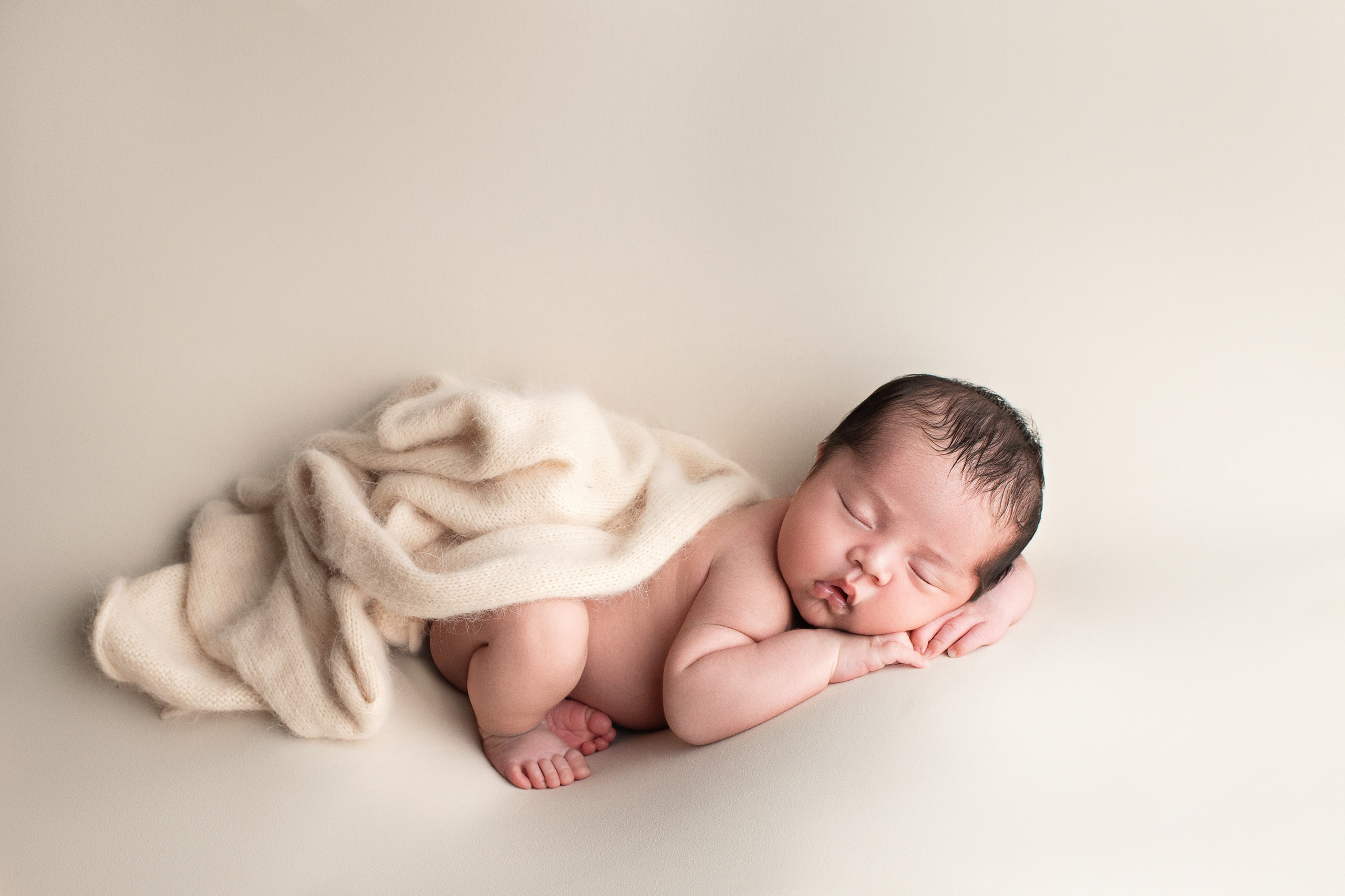 Newborn Classic. Mary Newborn Photo