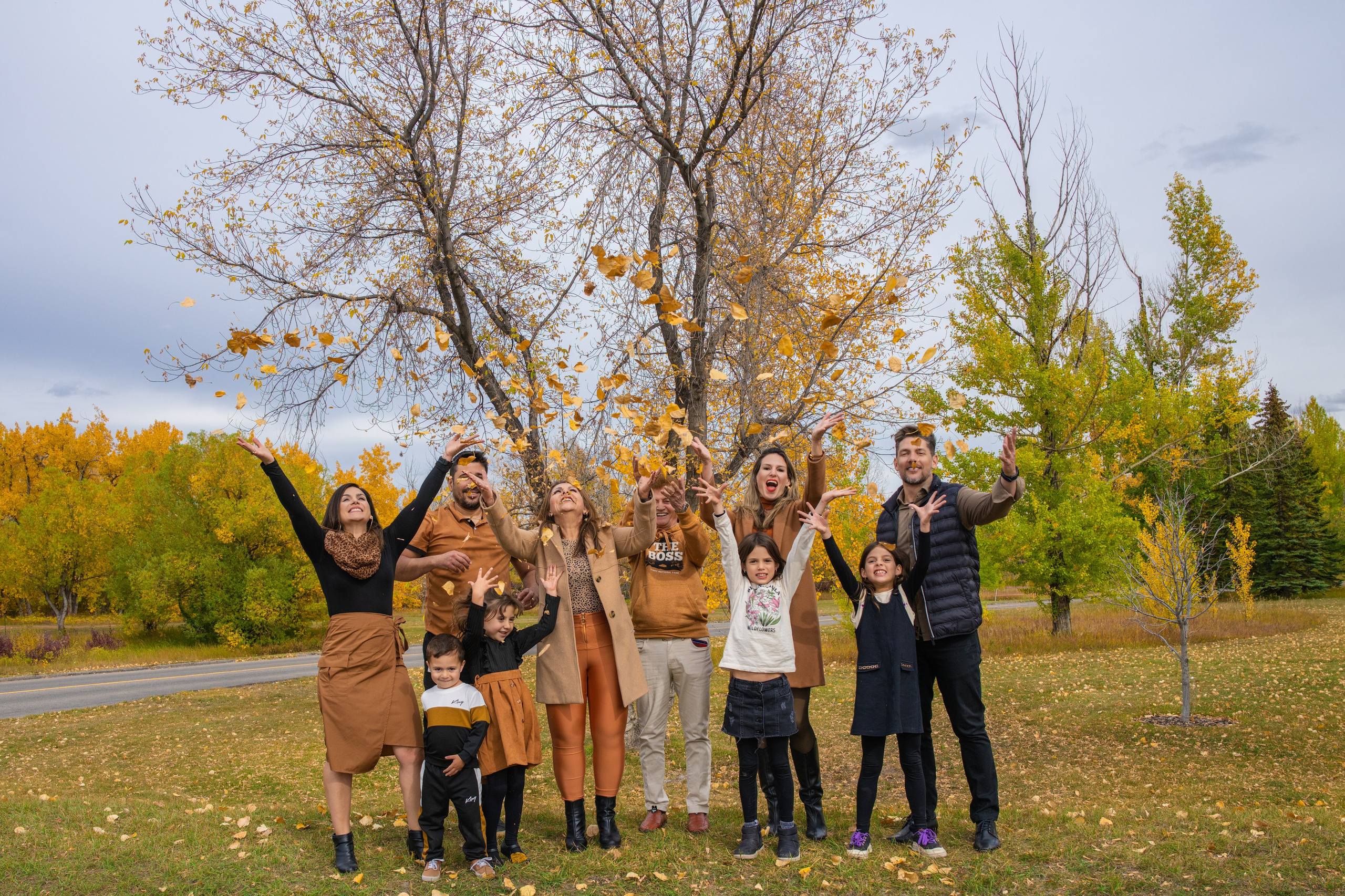 Ariana’s Family. Carlos Lima Photography — Photographer in Calgary