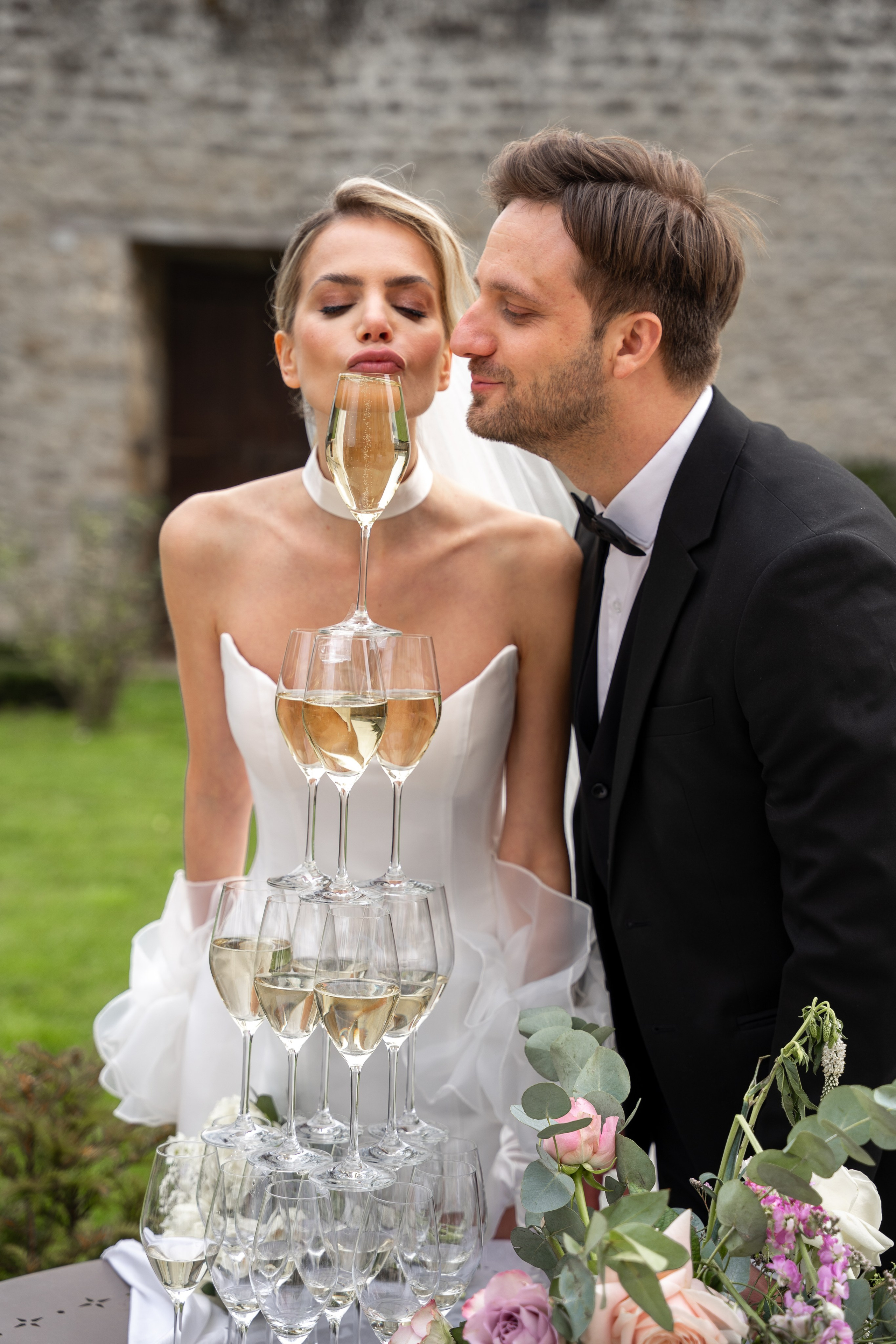 Chateau elopement inspiration. Wedding photographer in Paris Oksana Shum