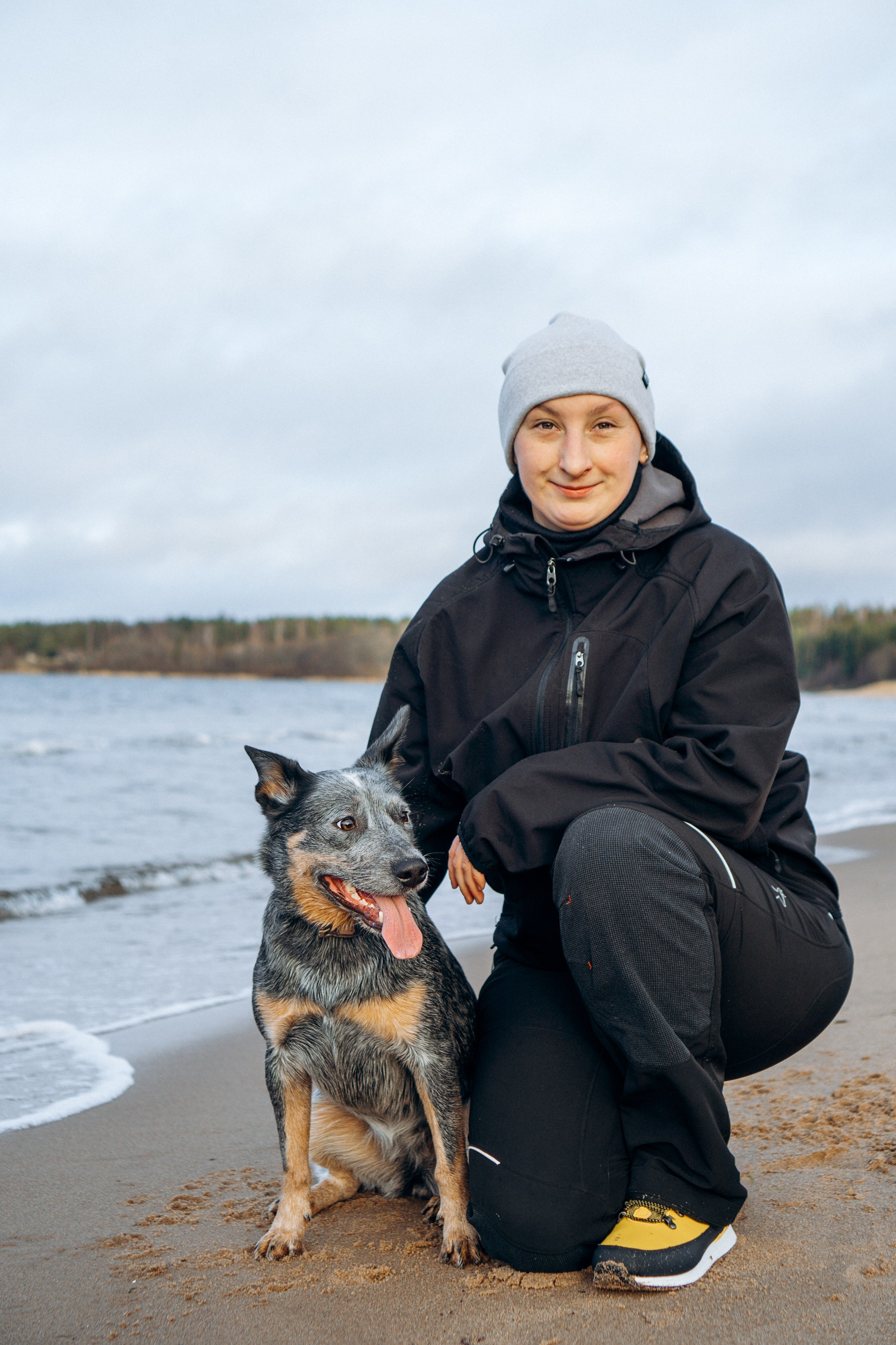 Polina and her Dakota, Australian Cattle Dog. Kat Laisaar — Pet photographer in Tallinn