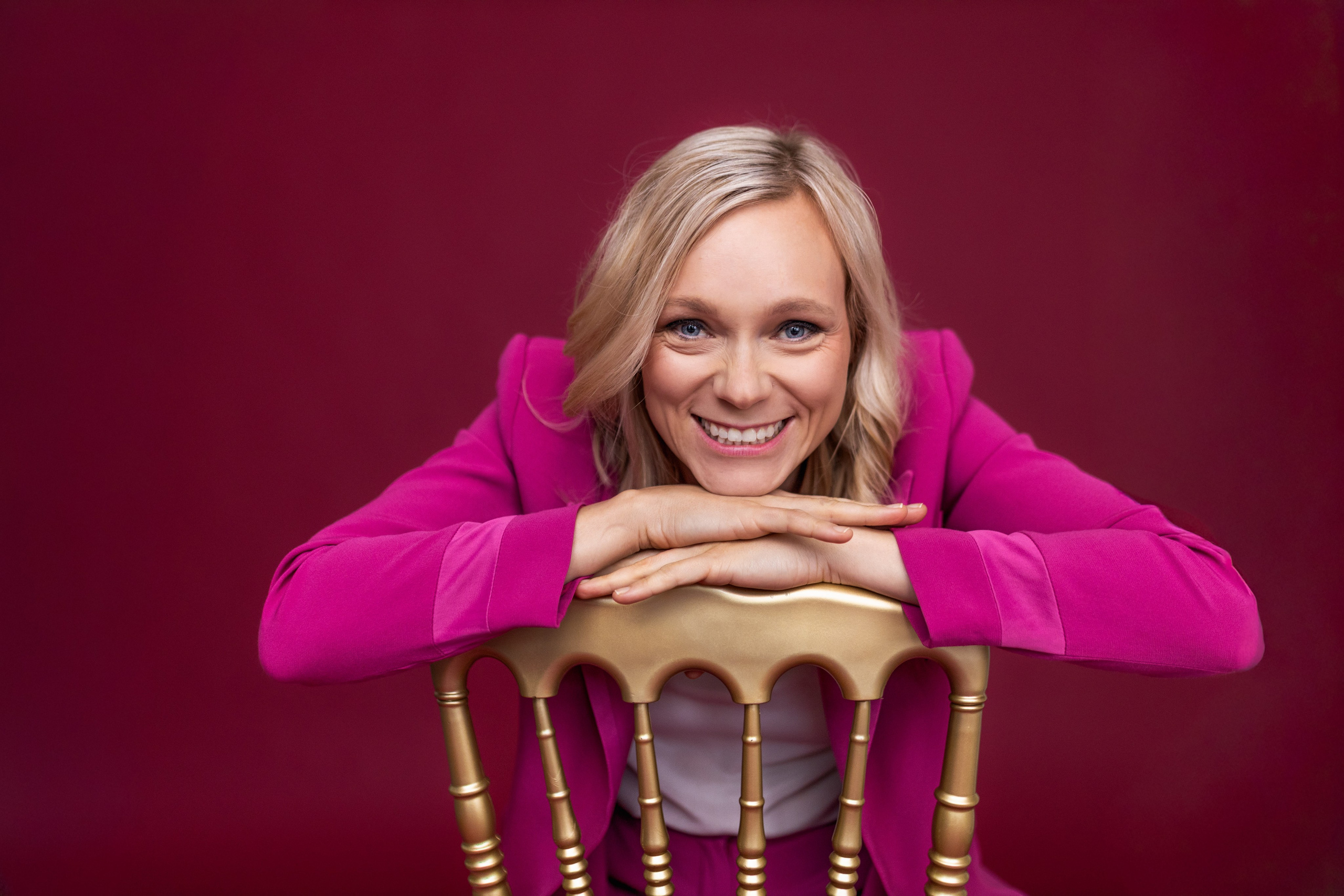 Portrétní fotografka Praha. Dana Lišková — Empathetic Photographer | Introspective Artist |Neurodivergent Coach | Founder of Artepy.cz