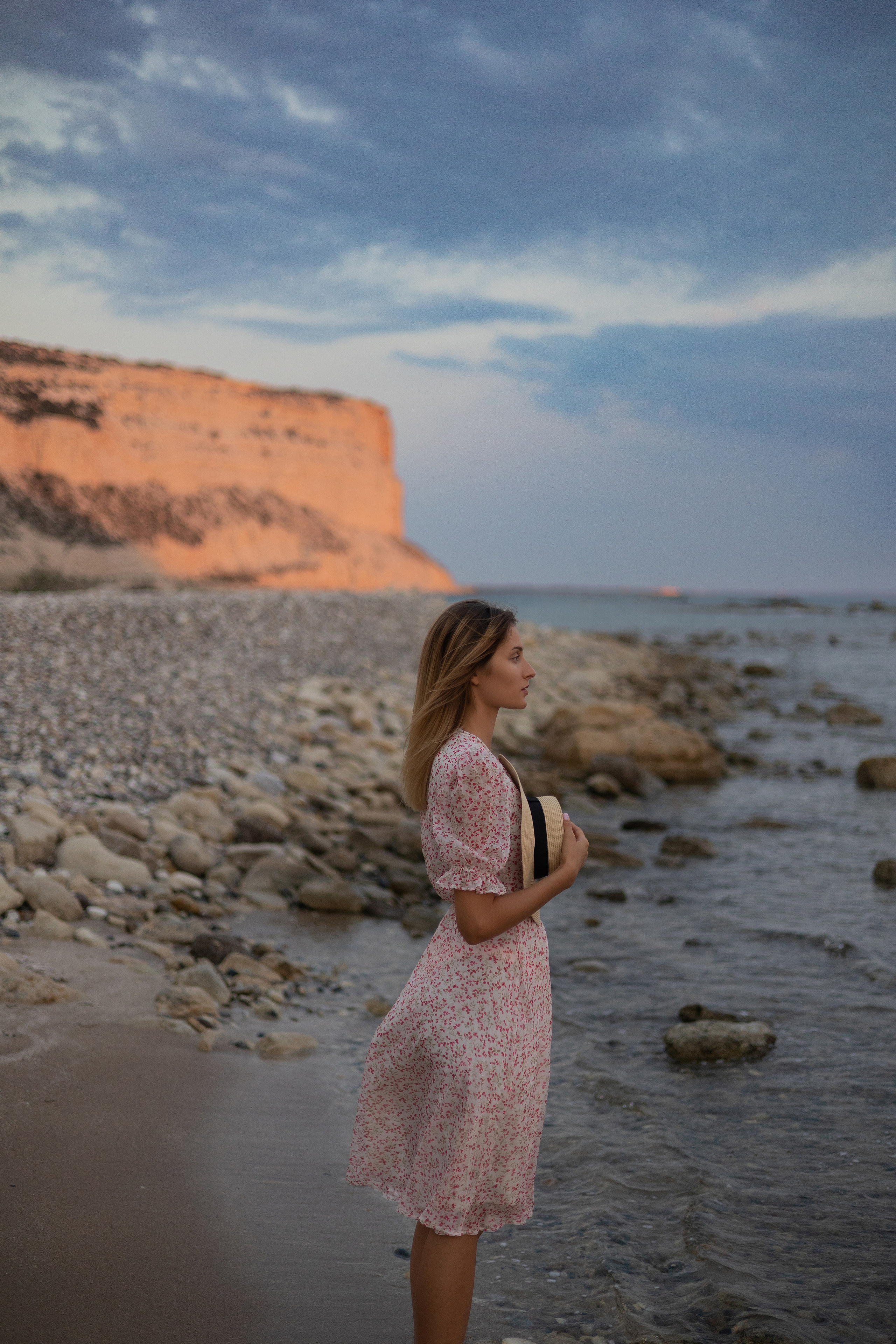 Sunset Glow. Beach Portraits in Natural Light | Feminine, Warm. Dreamy. Kristina Kozheltsova- Soulful Portrait&Lifestyle&Love Story Photographer in Leipzig, Germany