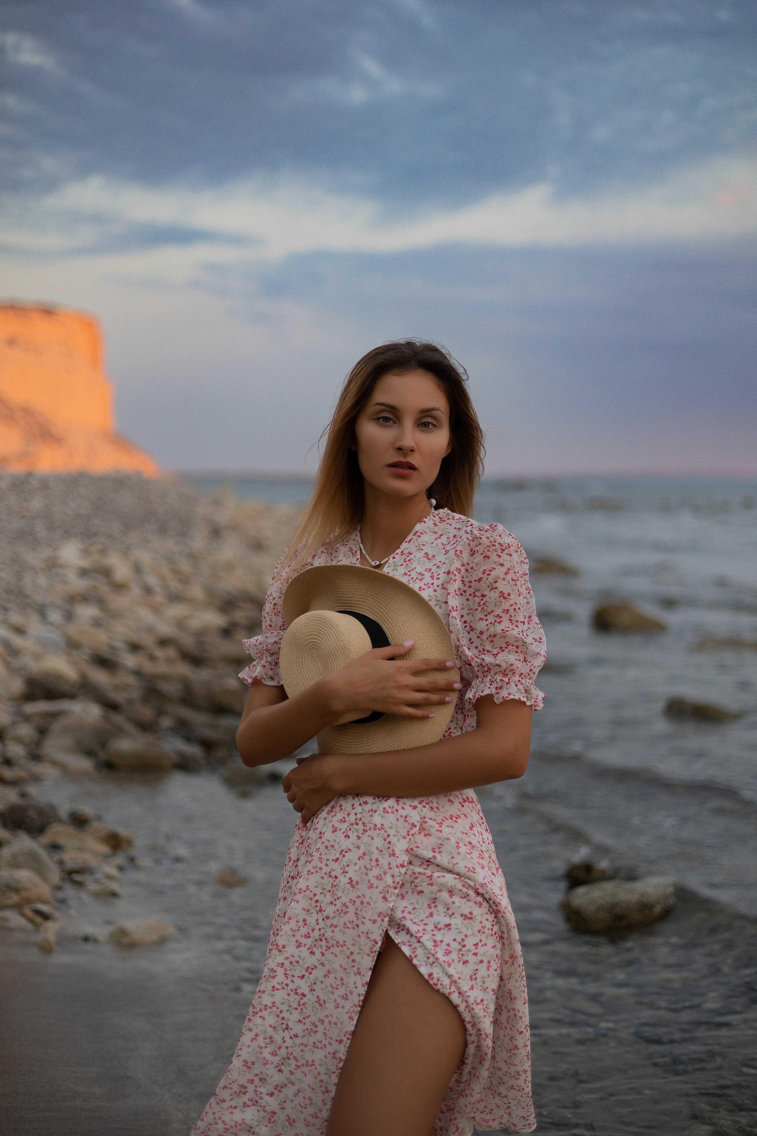 Sunset Glow. Beach Portraits in Natural Light | Feminine, Warm. Dreamy. Kristina Kozheltsova- Soulful Portrait&Lifestyle&Love Story Photographer in Leipzig, Germany