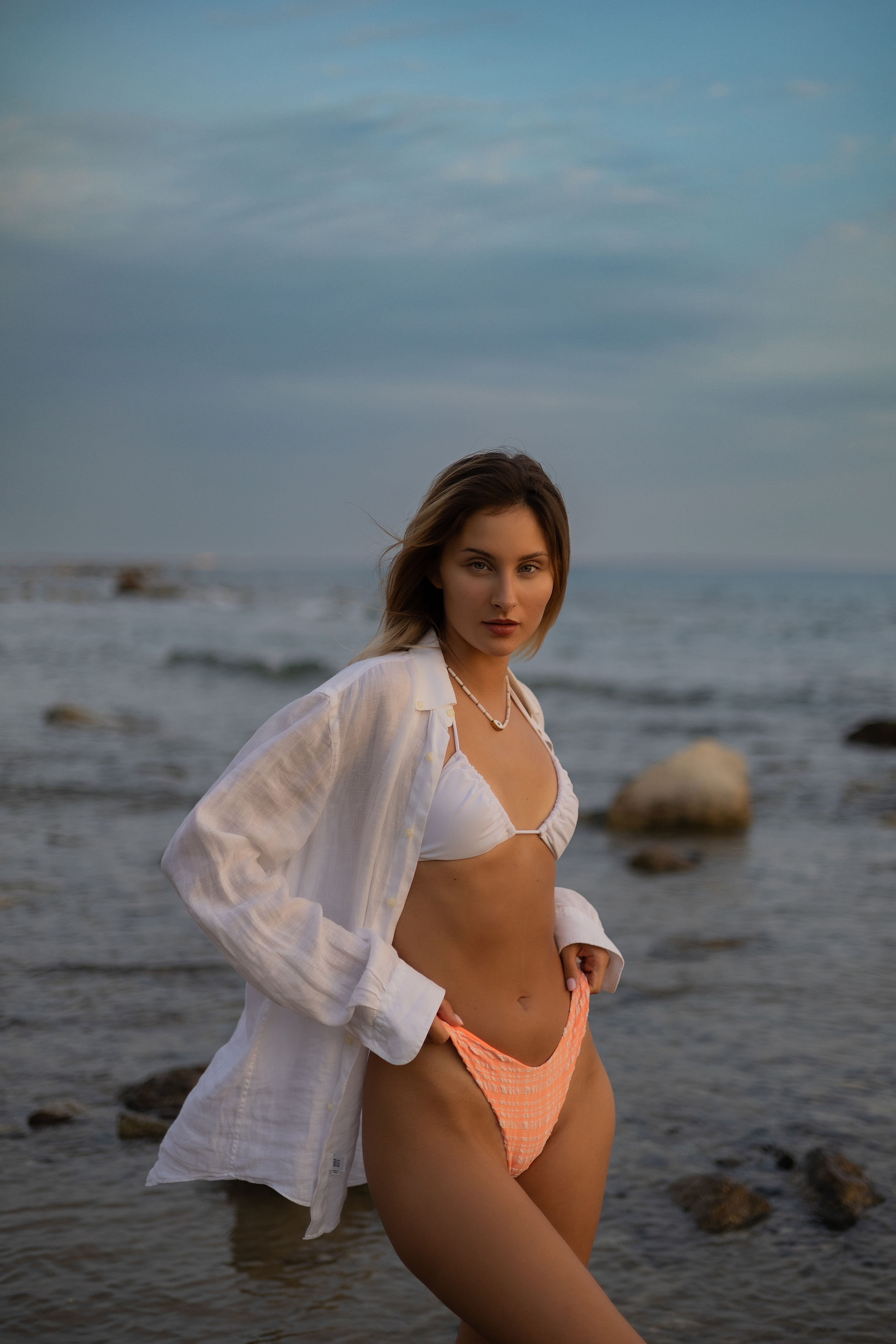 Sunset Glow. Beach Portraits in Natural Light | Feminine, Warm. Dreamy. Kristina Kozheltsova- Soulful Portrait&Lifestyle&Love Story Photographer in Leipzig, Germany