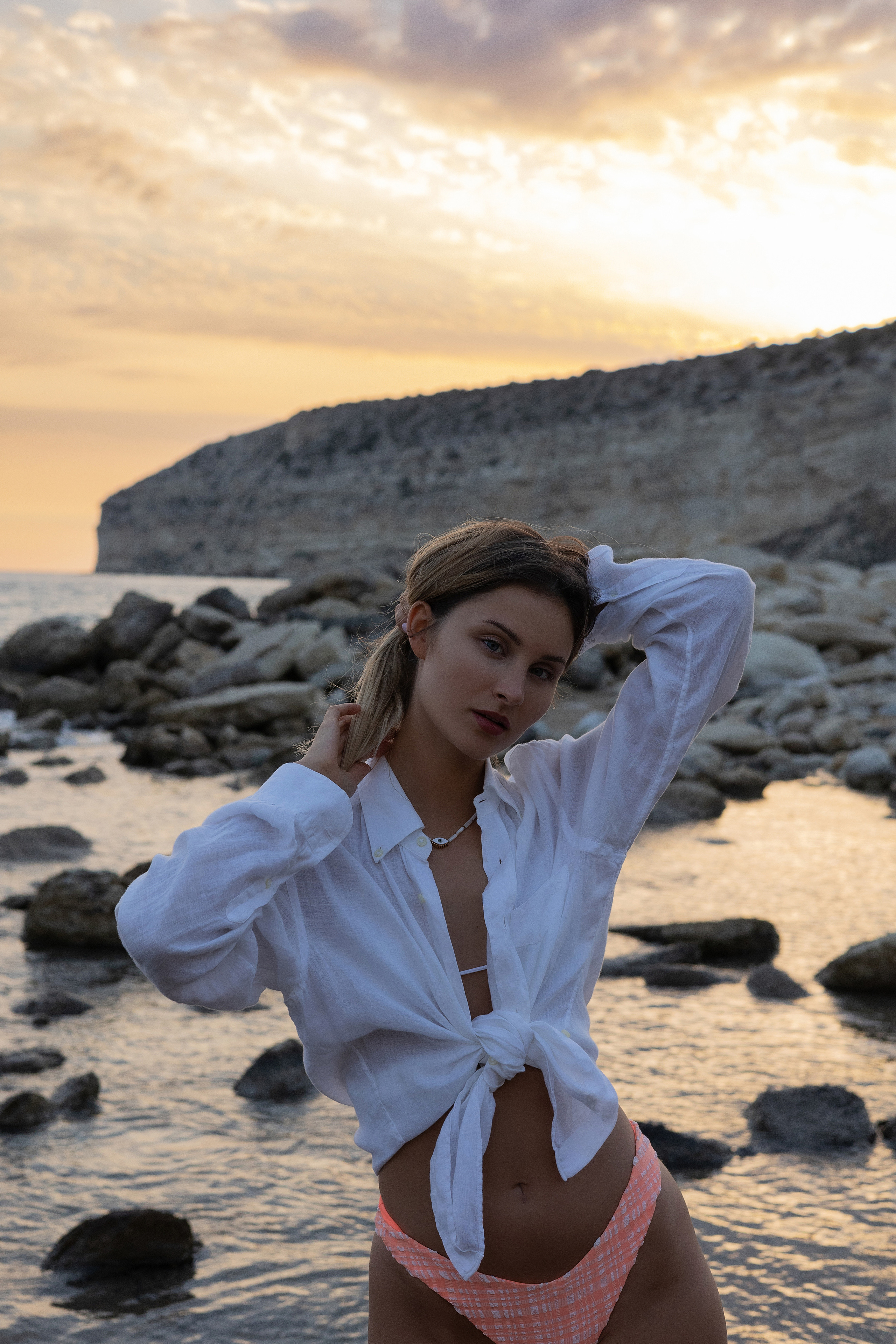 Sunset Glow. Beach Portraits in Natural Light | Feminine, Warm. Dreamy. Kristina Kozheltsova- Soulful Portrait&Lifestyle&Love Story Photographer in Leipzig, Germany