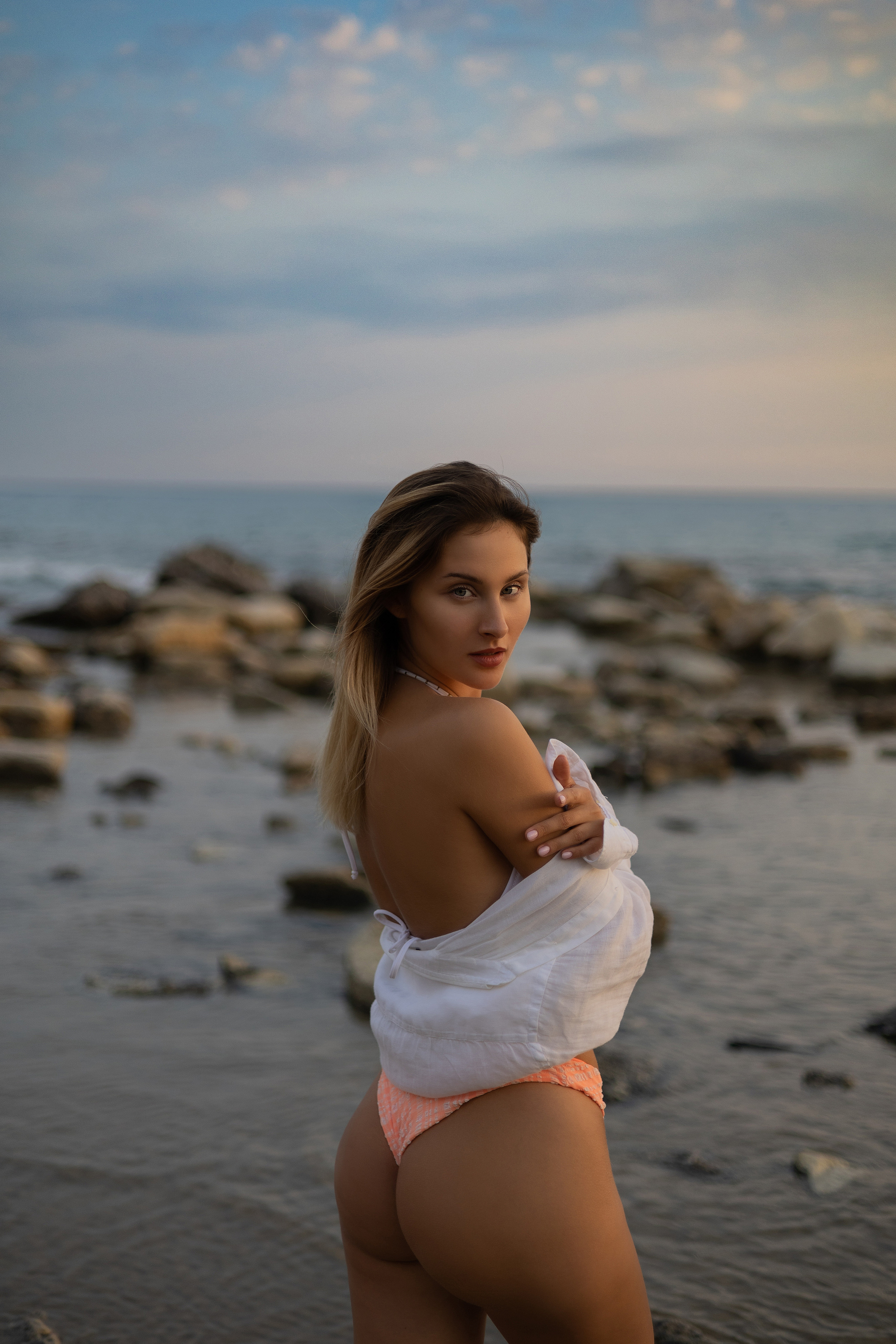 Sunset Glow. Beach Portraits in Natural Light | Feminine, Warm. Dreamy. Kristina Kozheltsova- Soulful Portrait&Lifestyle&Love Story Photographer in Leipzig, Germany