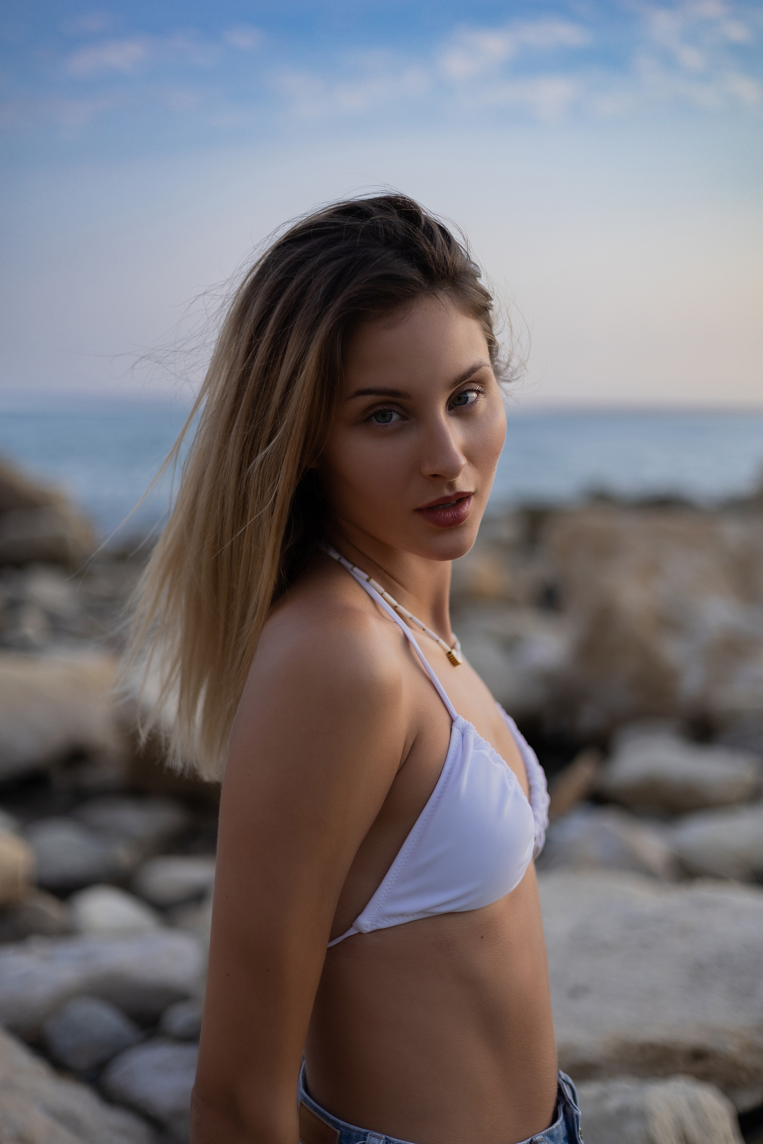 Sunset Glow. Beach Portraits in Natural Light | Feminine, Warm. Dreamy. Kristina Kozheltsova- Soulful Portrait&Lifestyle&Love Story Photographer in Leipzig, Germany