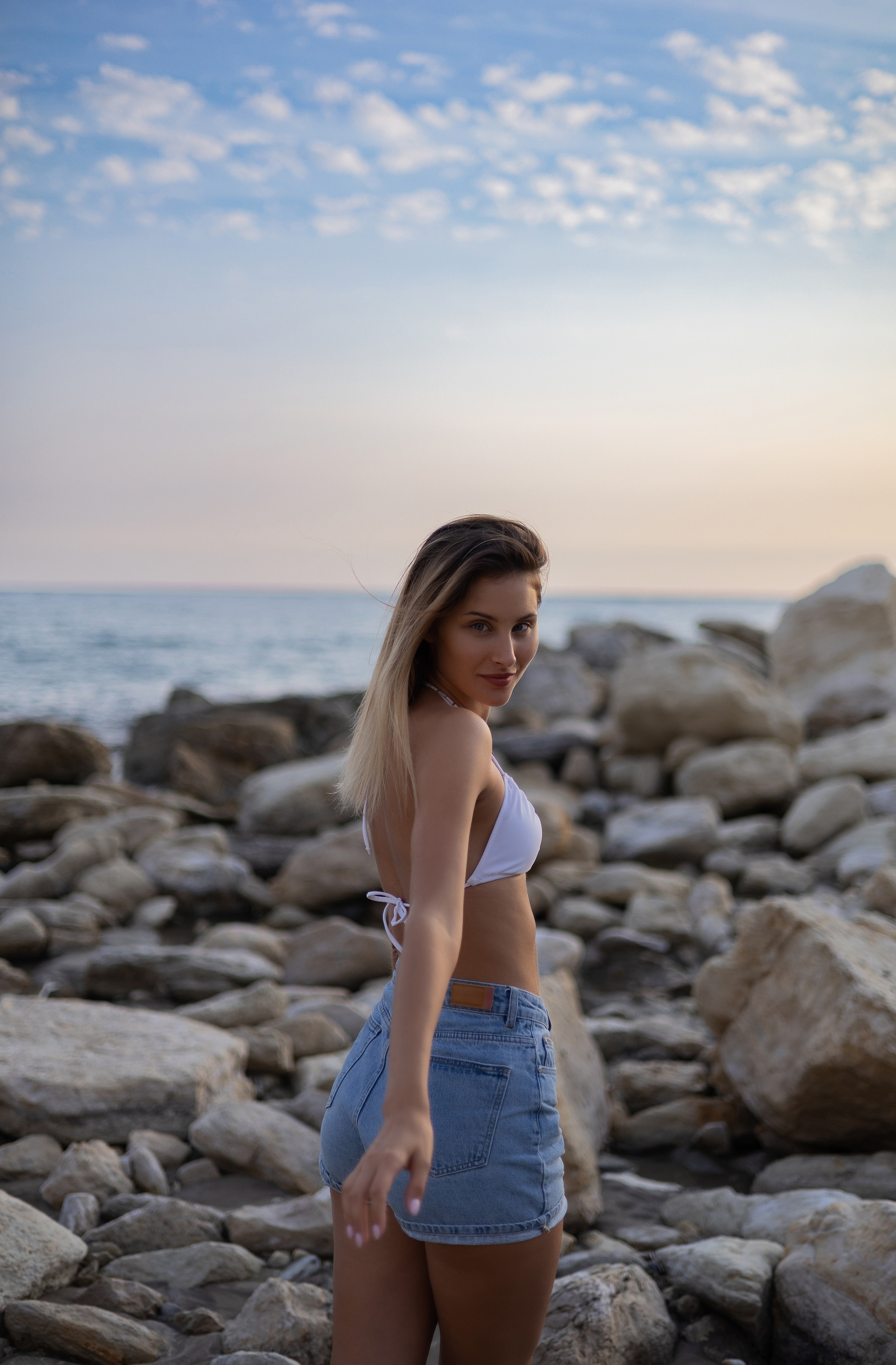 Sunset Glow. Beach Portraits in Natural Light | Feminine, Warm. Dreamy. Kristina Kozheltsova- Soulful Portrait&Lifestyle&Love Story Photographer in Leipzig, Germany