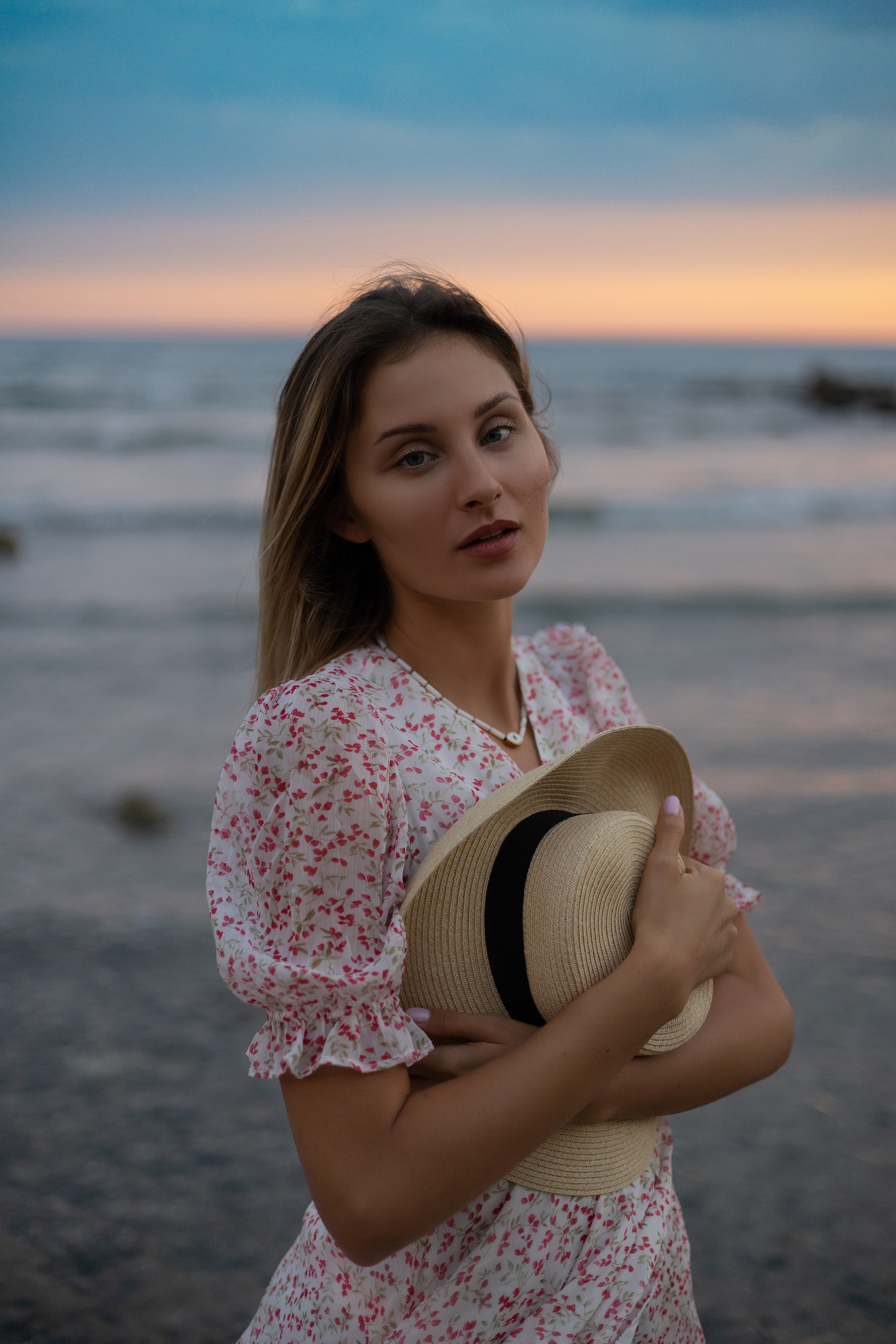 Sunset Glow. Beach Portraits in Natural Light | Feminine, Warm. Dreamy. Kristina Kozheltsova- Soulful Portrait&Lifestyle&Love Story Photographer in Leipzig, Germany