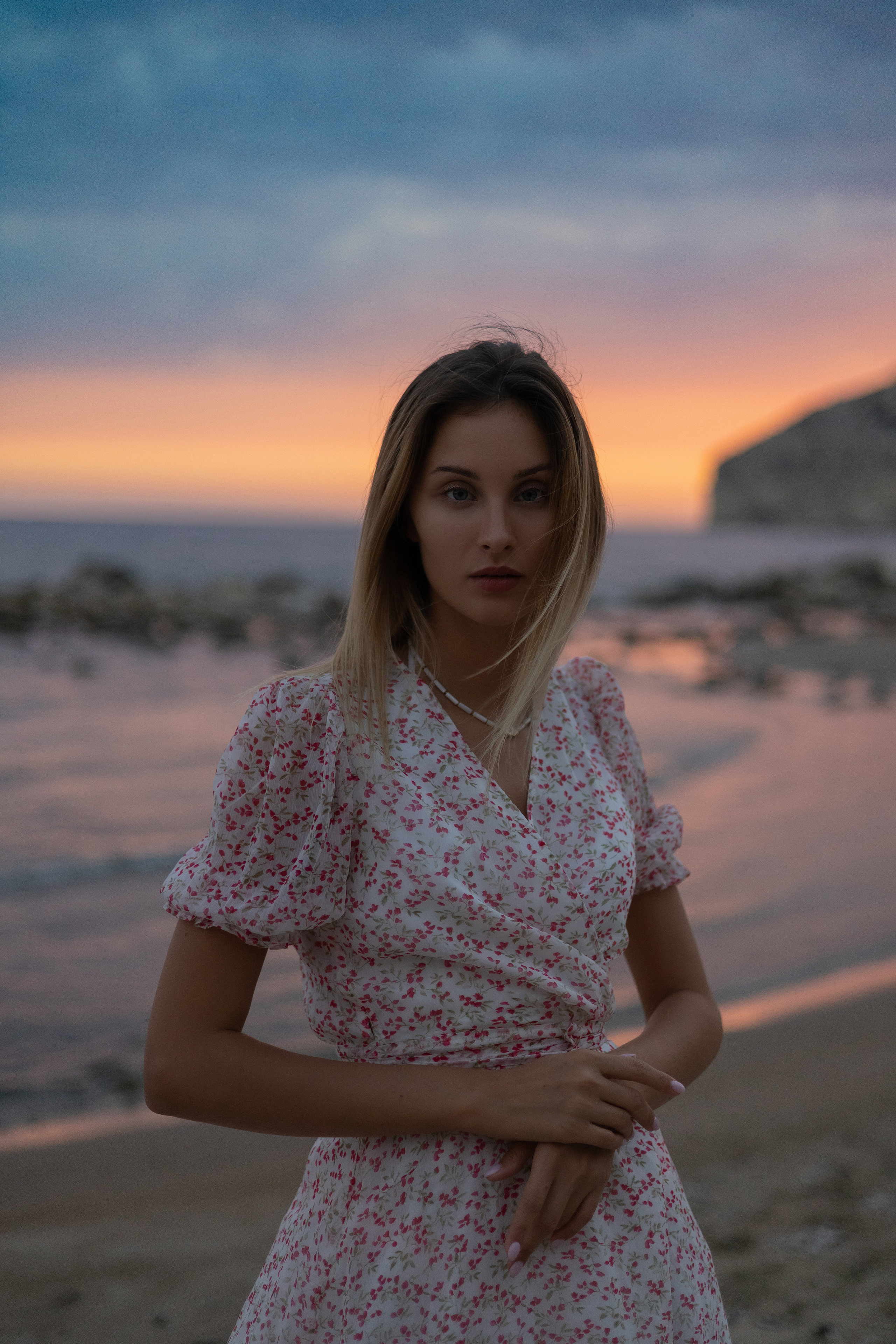 Sunset Glow. Beach Portraits in Natural Light | Feminine, Warm. Dreamy. Kristina Kozheltsova- Soulful Portrait&Lifestyle&Love Story Photographer in Leipzig, Germany