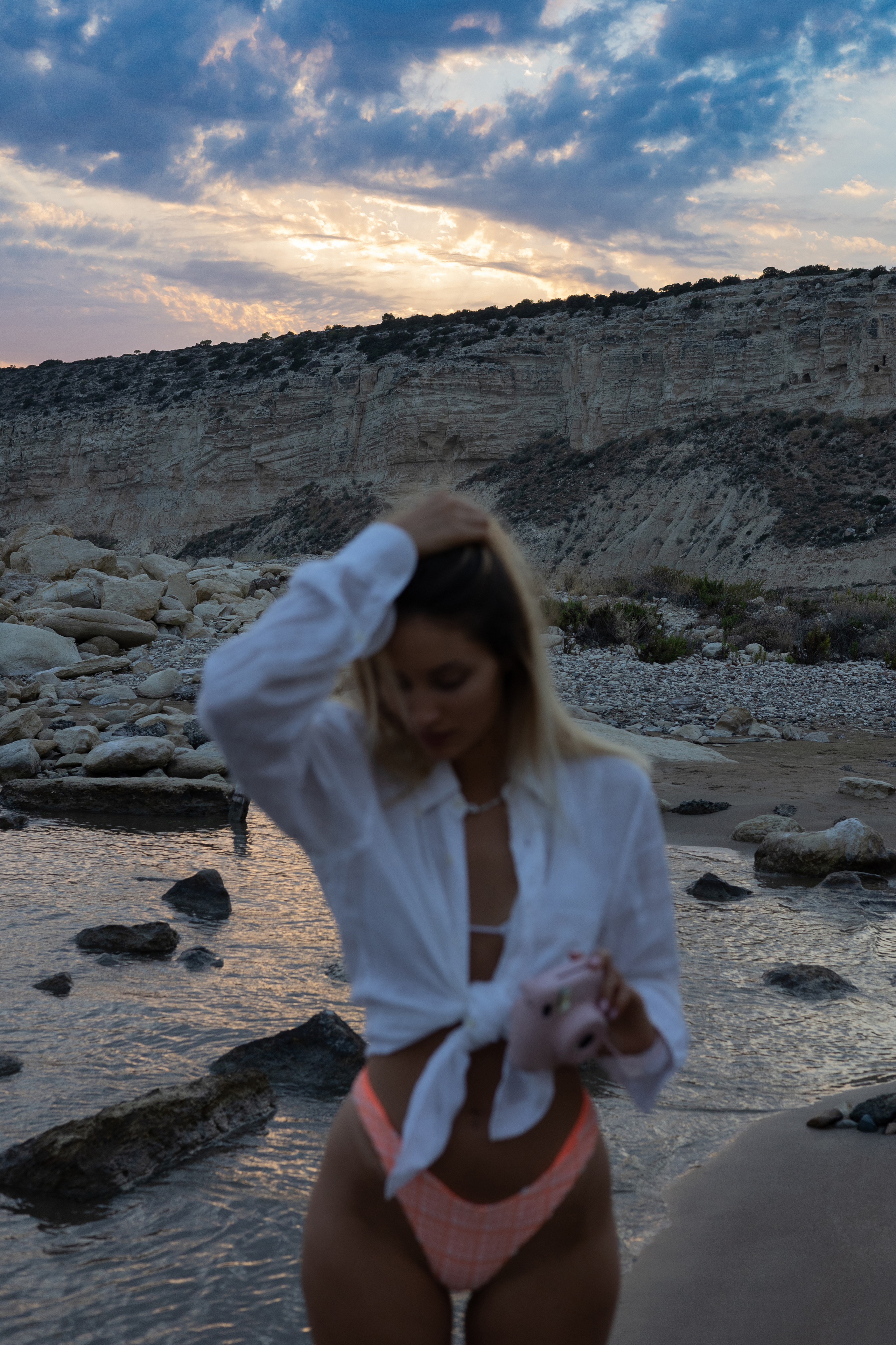 Sunset Glow. Beach Portraits in Natural Light | Feminine, Warm. Dreamy. Kristina Kozheltsova- Soulful Portrait&Lifestyle&Love Story Photographer in Leipzig, Germany