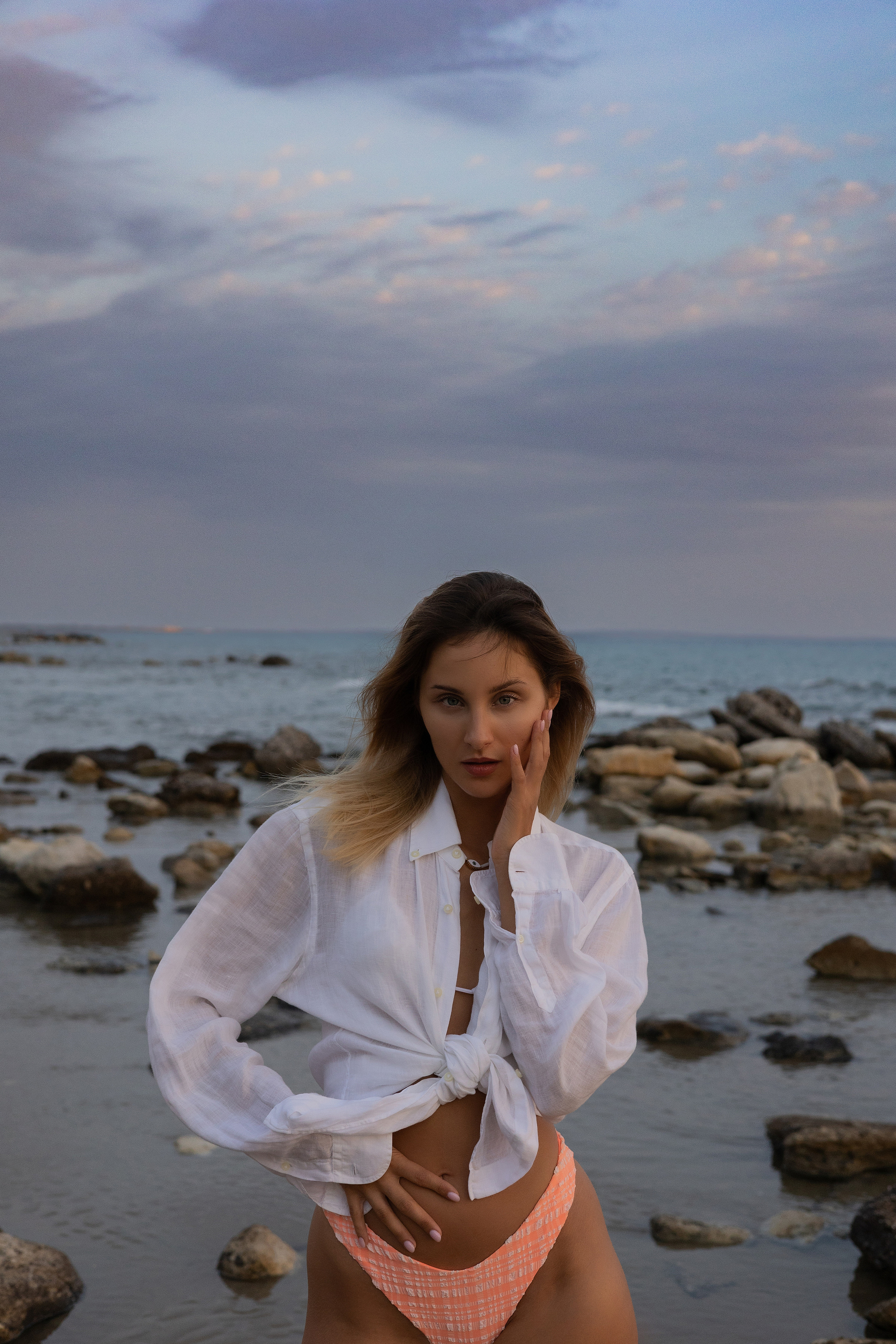 Sunset Glow. Beach Portraits in Natural Light | Feminine, Warm. Dreamy. Kristina Kozheltsova- Soulful Portrait&Lifestyle&Love Story Photographer in Leipzig, Germany