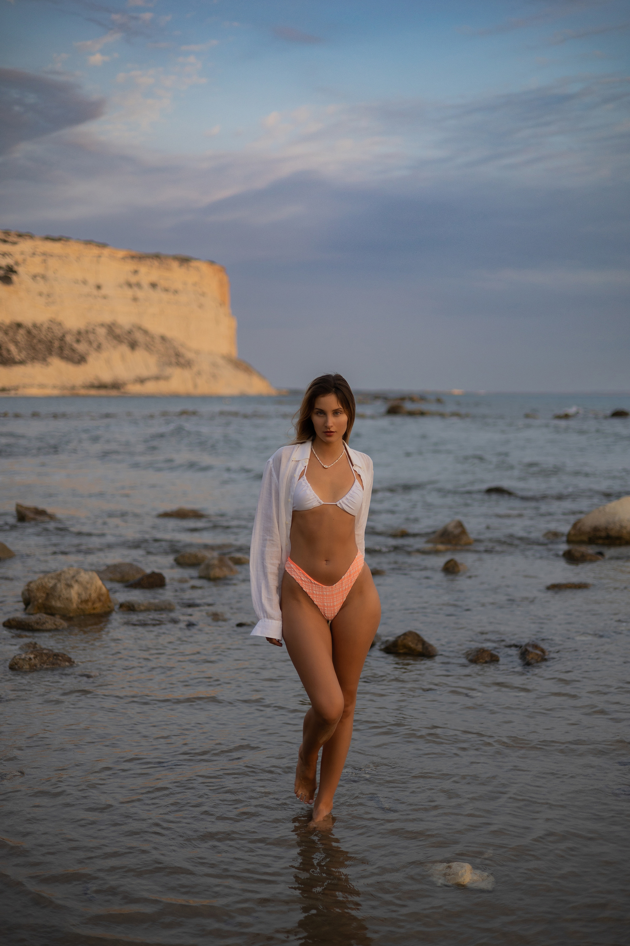 Sunset Glow. Beach Portraits in Natural Light | Feminine, Warm. Dreamy. Kristina Kozheltsova- Soulful Portrait&Lifestyle&Love Story Photographer in Leipzig, Germany