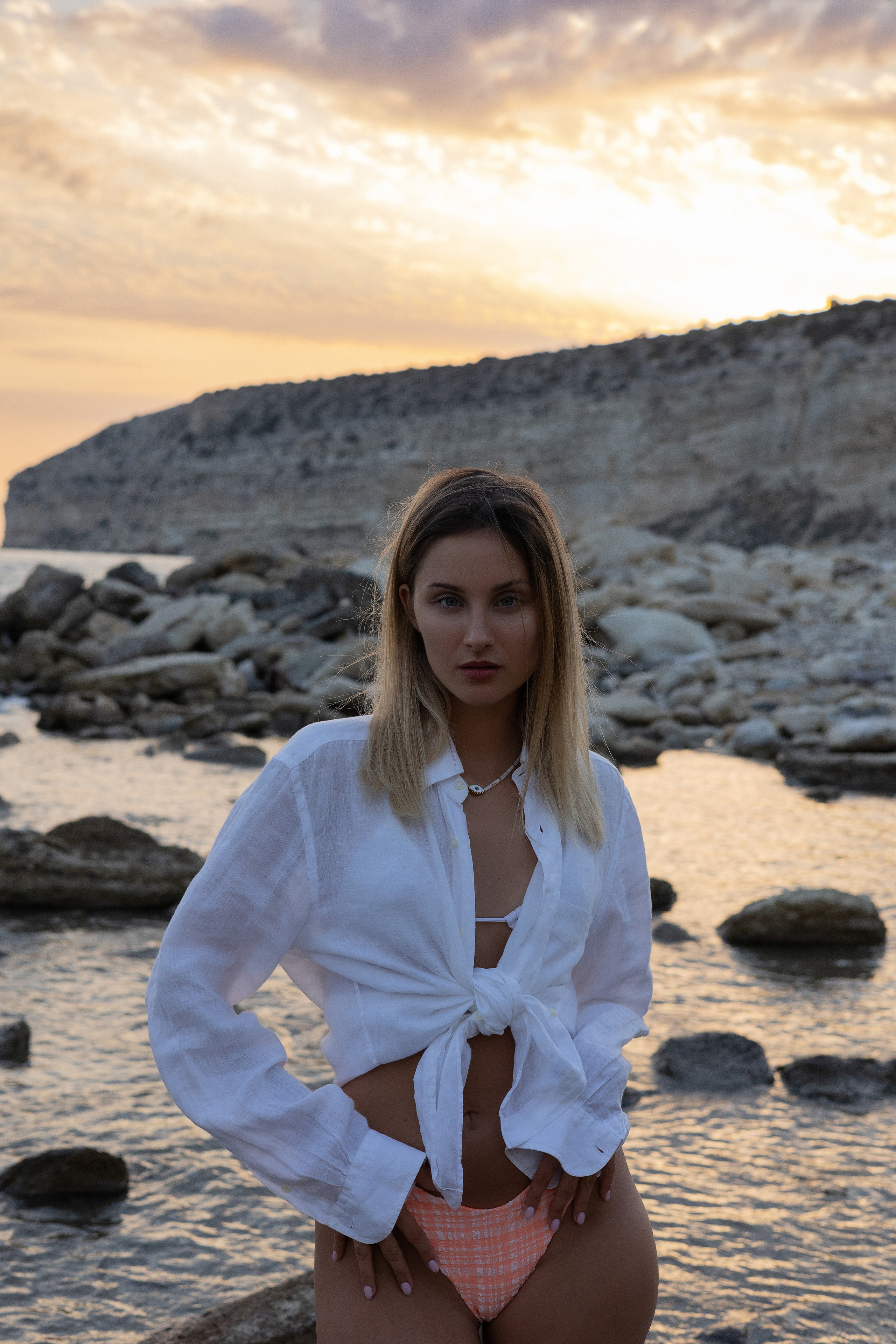 Sunset Glow. Beach Portraits in Natural Light | Feminine, Warm. Dreamy. Kristina Kozheltsova- Soulful Portrait&Lifestyle&Love Story Photographer in Leipzig, Germany