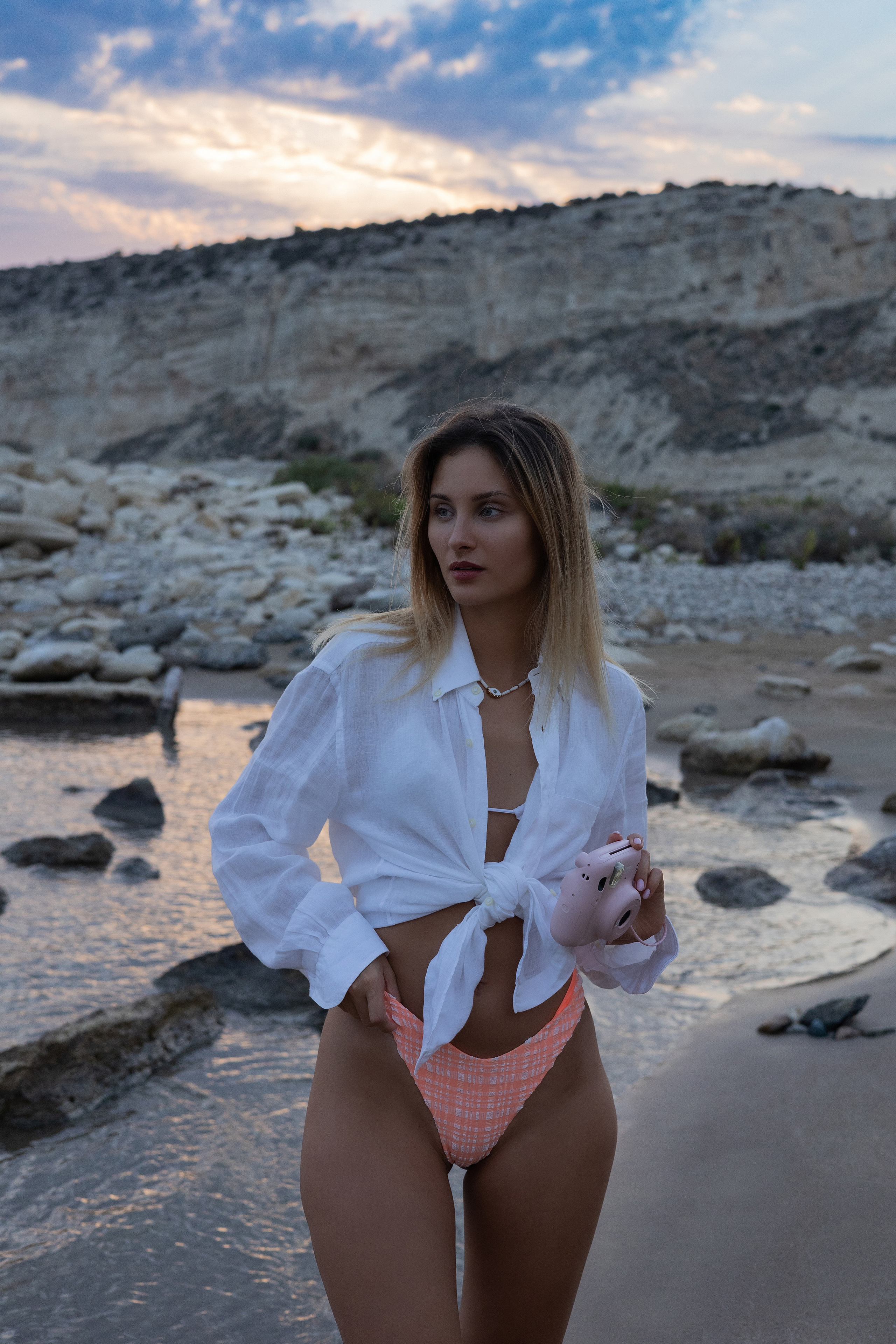 Sunset Glow. Beach Portraits in Natural Light | Feminine, Warm. Dreamy. Kristina Kozheltsova- Soulful Portrait&Lifestyle&Love Story Photographer in Leipzig, Germany