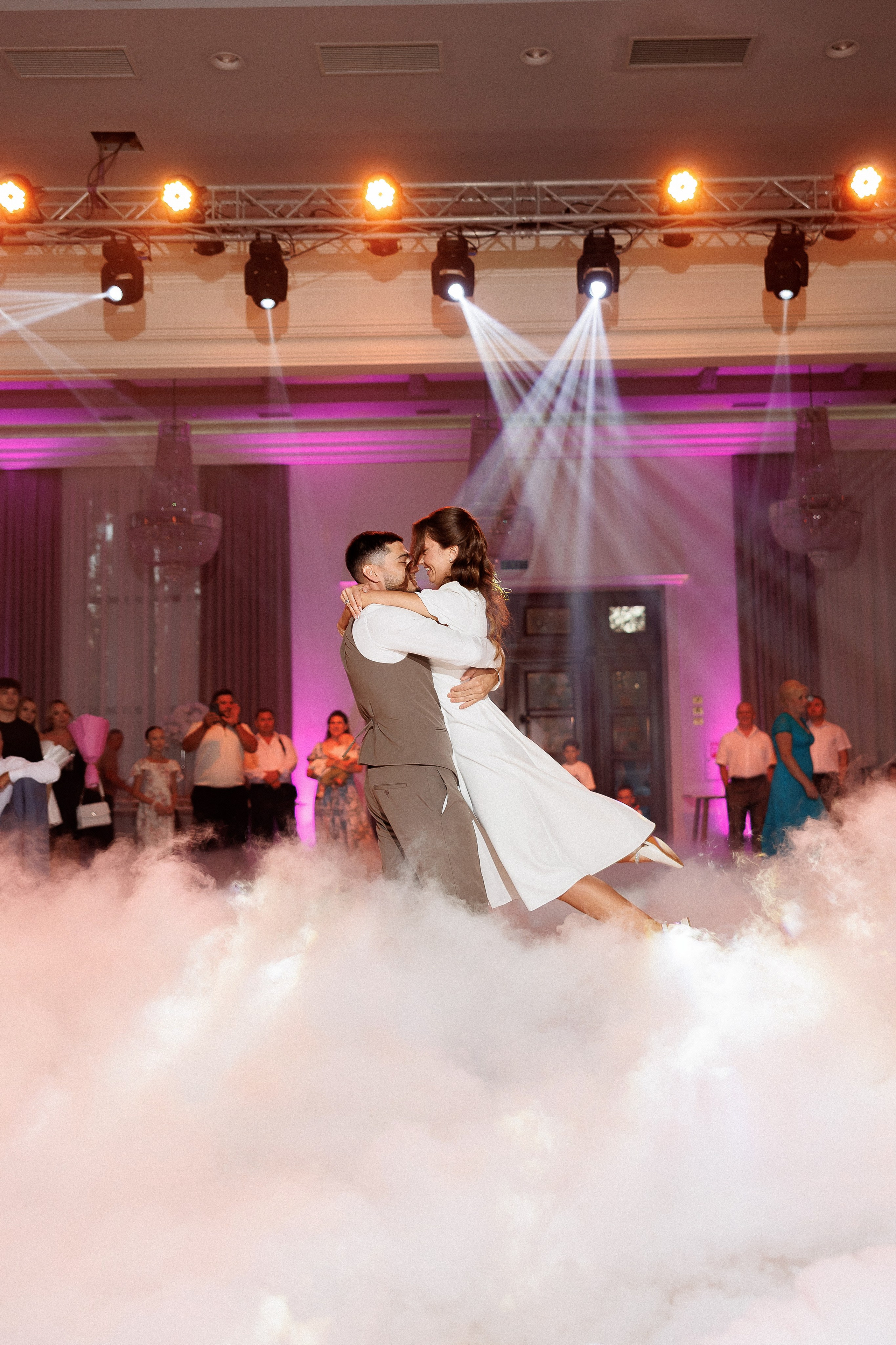 Eugen & Livia — Grand Elysee — Wedding Day. Servicii Foto și Video 067188353