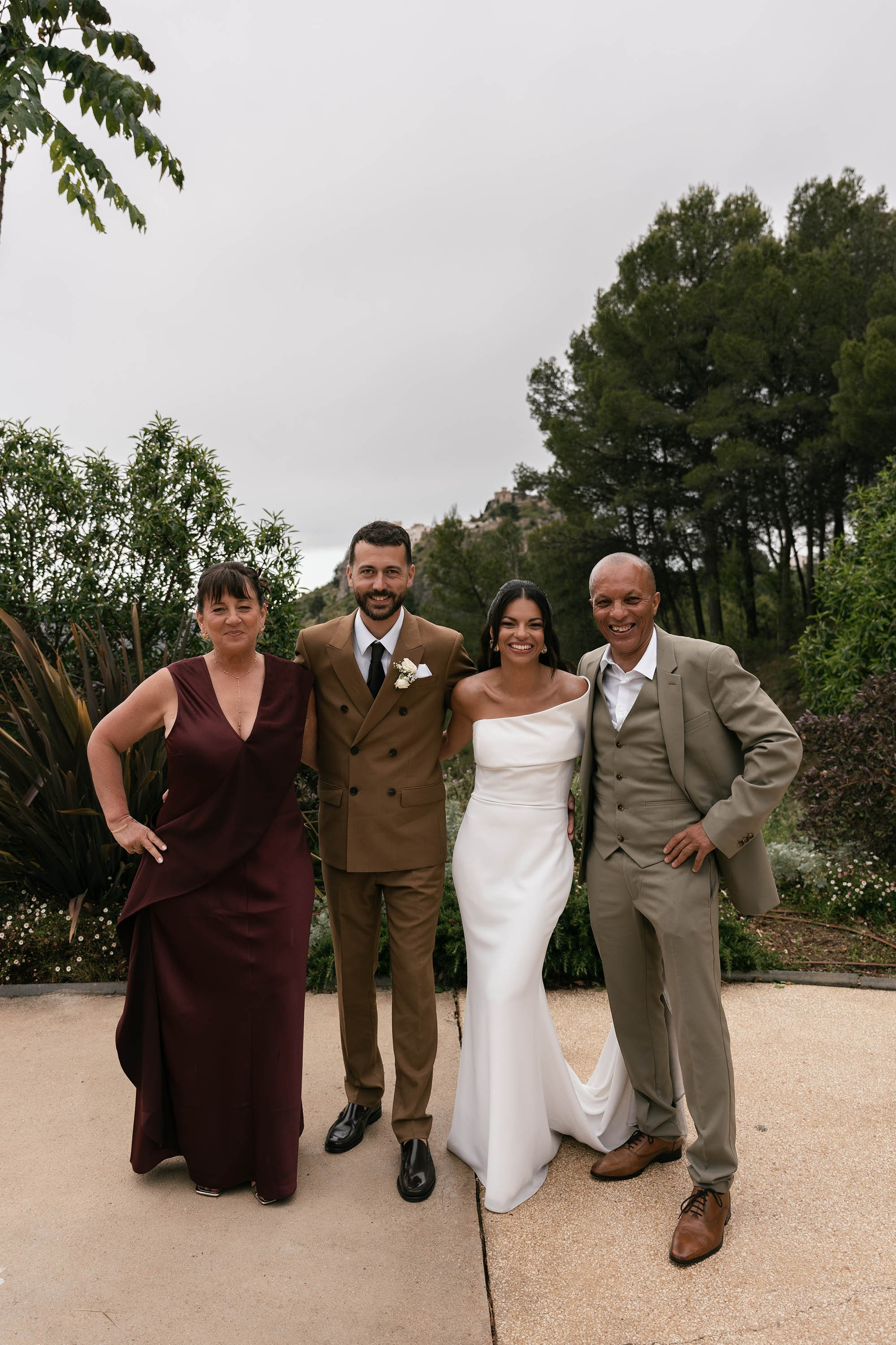 Sarah and Theo — VIVOOD. Fotógrafos de bodas de destino y creadores de contenido con base en España
