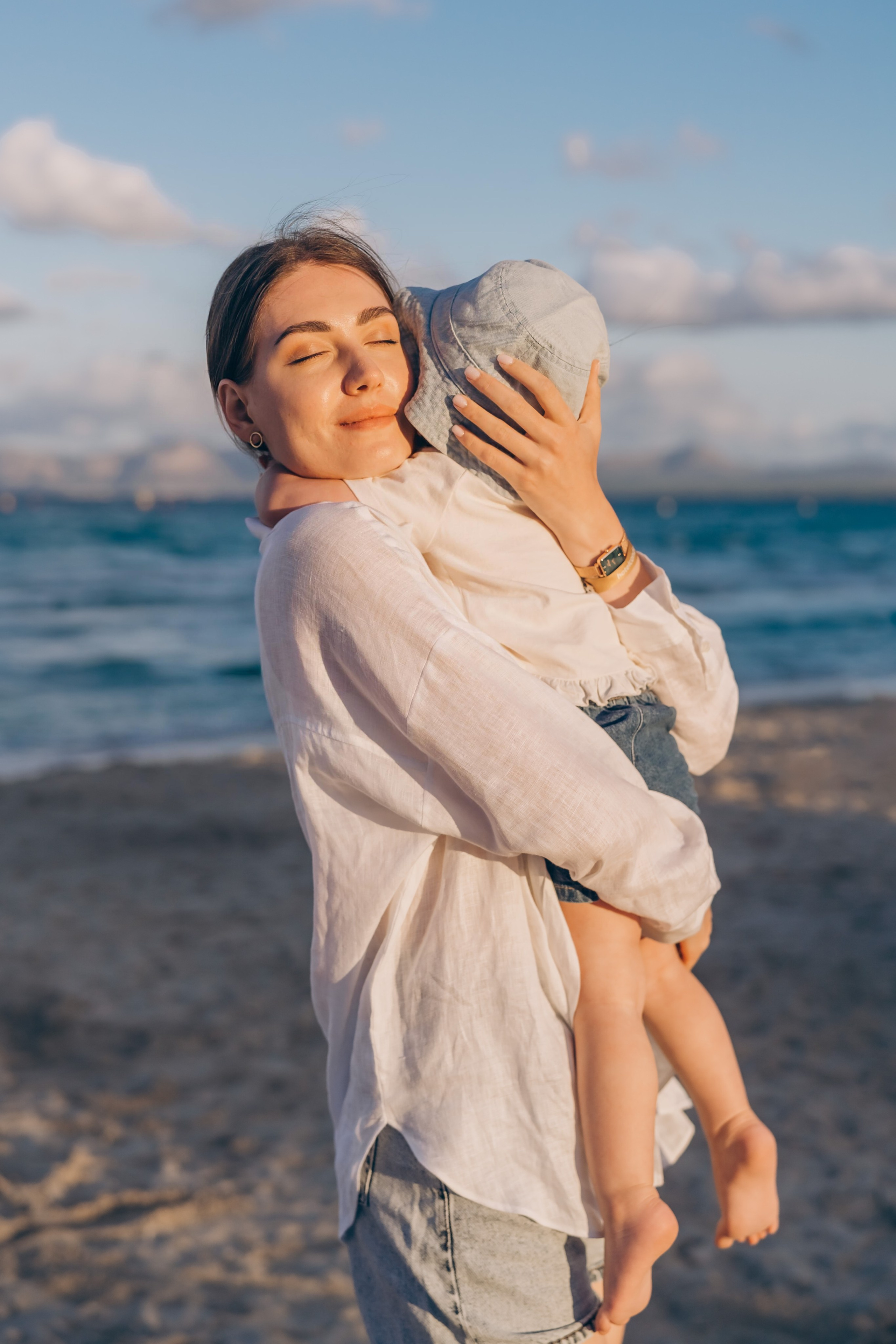 Sophisticated Tanya with her daughter and husband. Фотограф у Пальма де Майорка