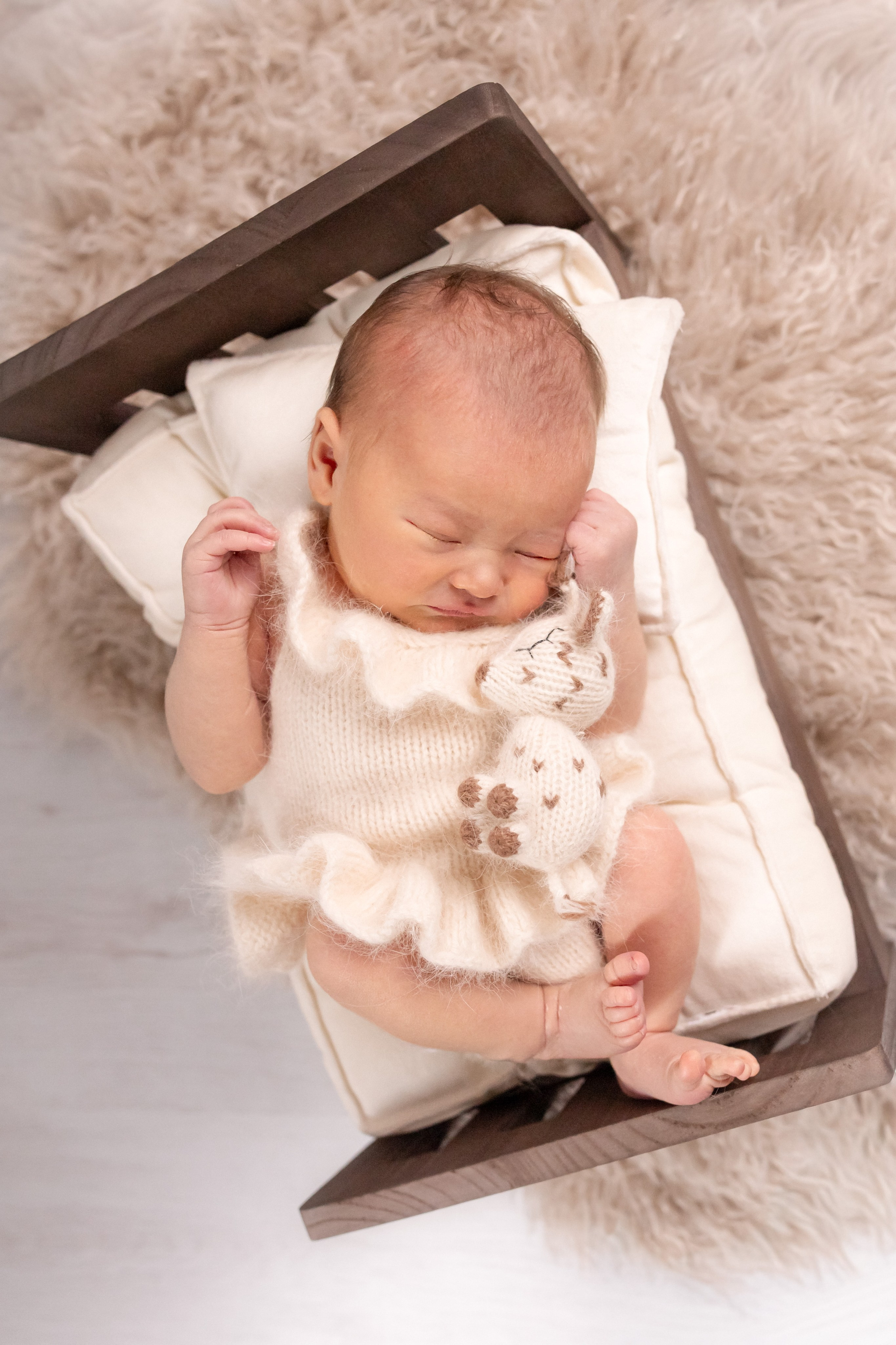 Novorozenecké focení v profesionálním fotoateliéru v Písku, speciálně vybaveném pro miminka