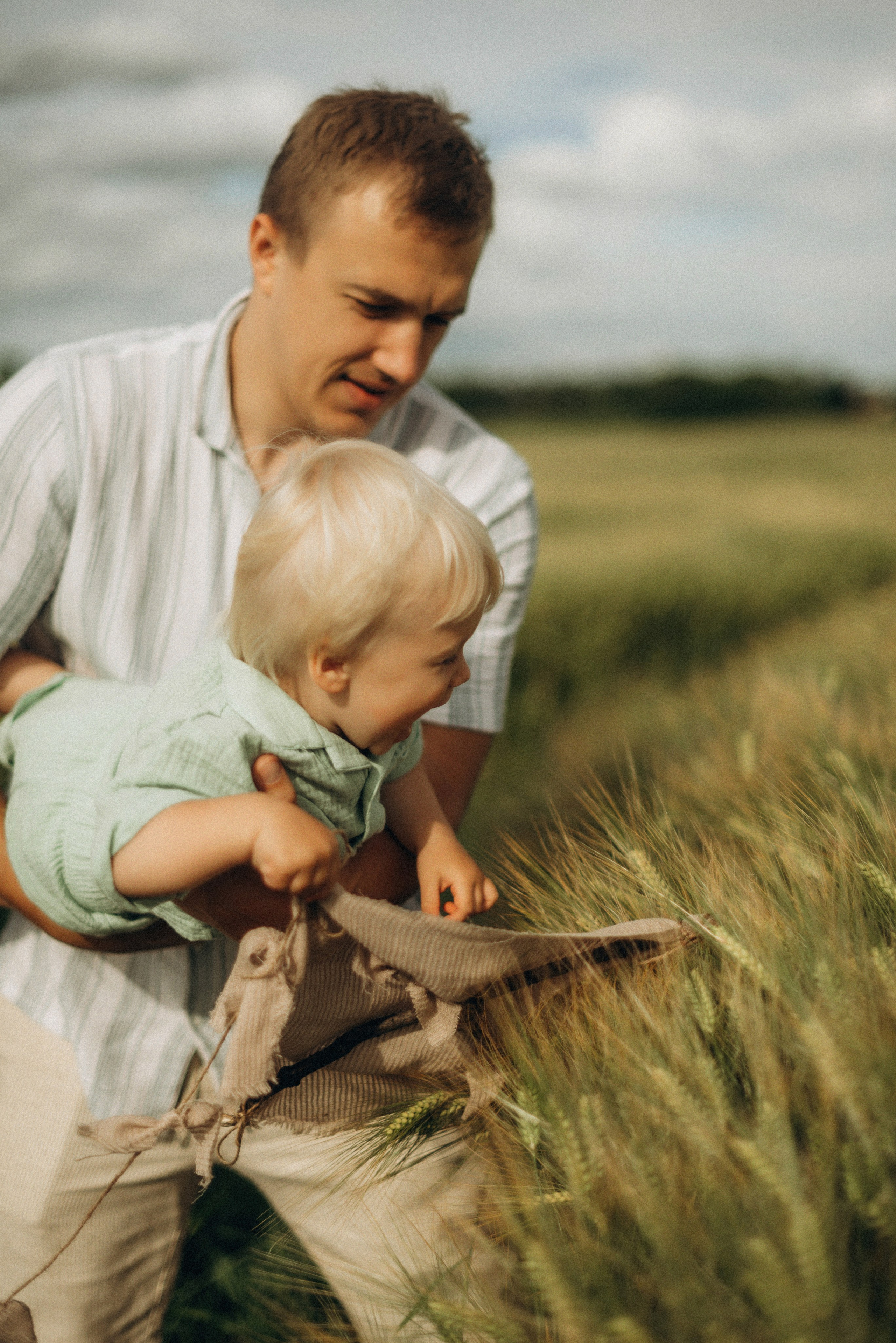 Семейная фотосессия в клубнике. Семейный фотограф Лейпциг, Германия