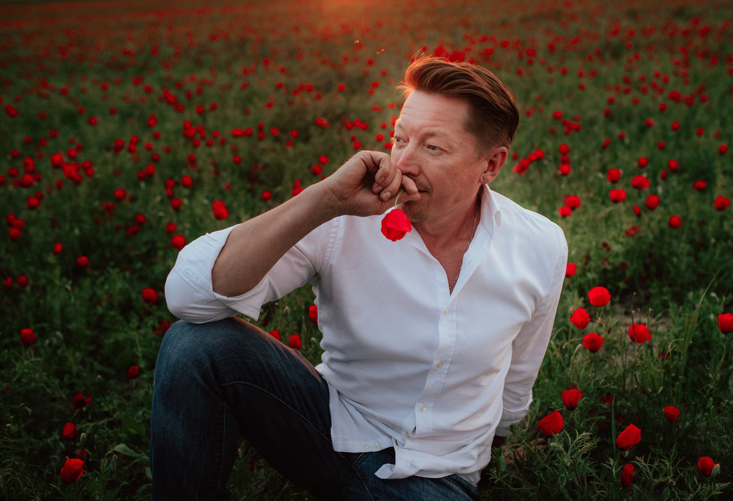 В маках. Валерия Вартанова. Фотограф