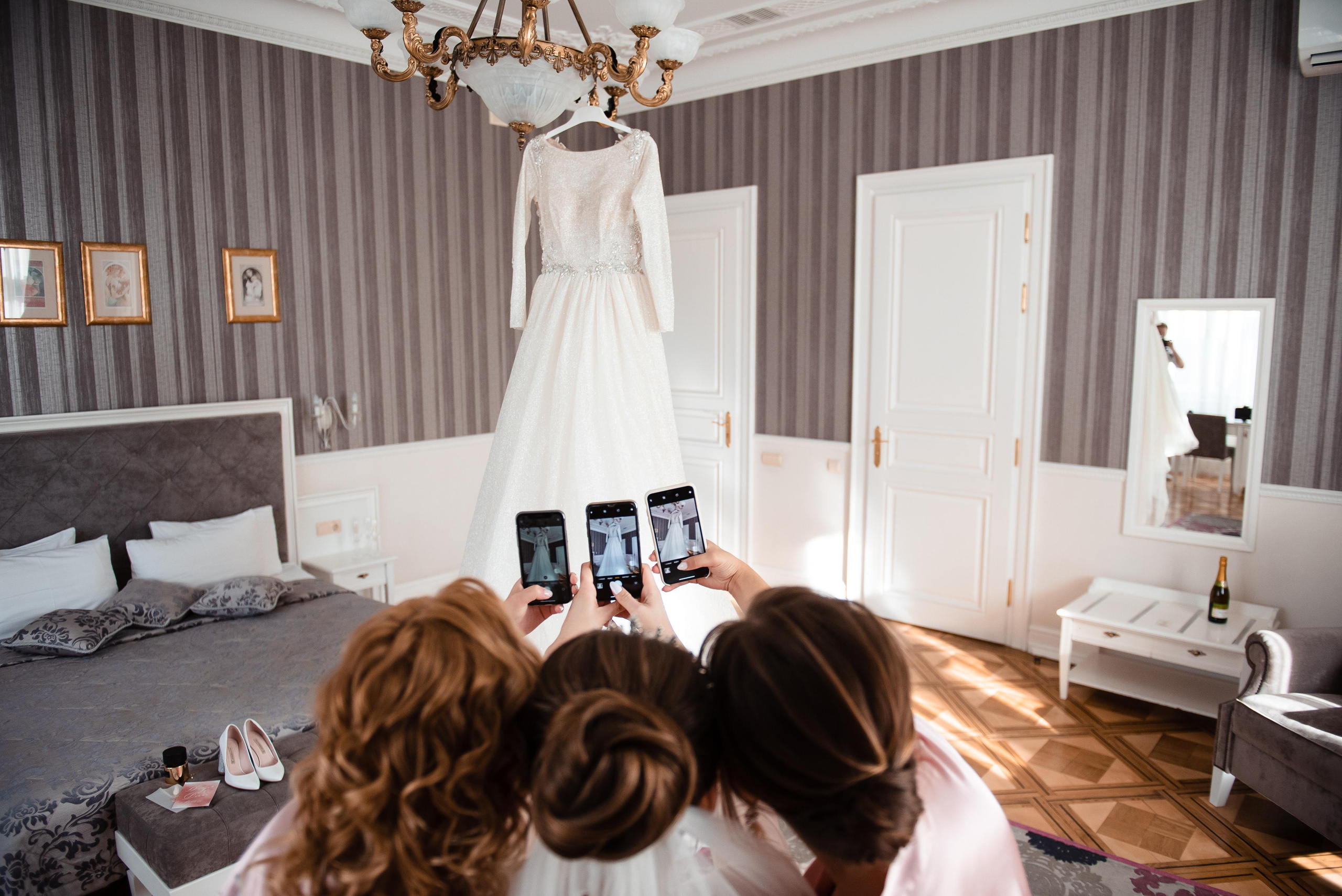 Hochzeitsvorbereitungen & Zeremonie: Zauberhafte Momente zweier Lieben