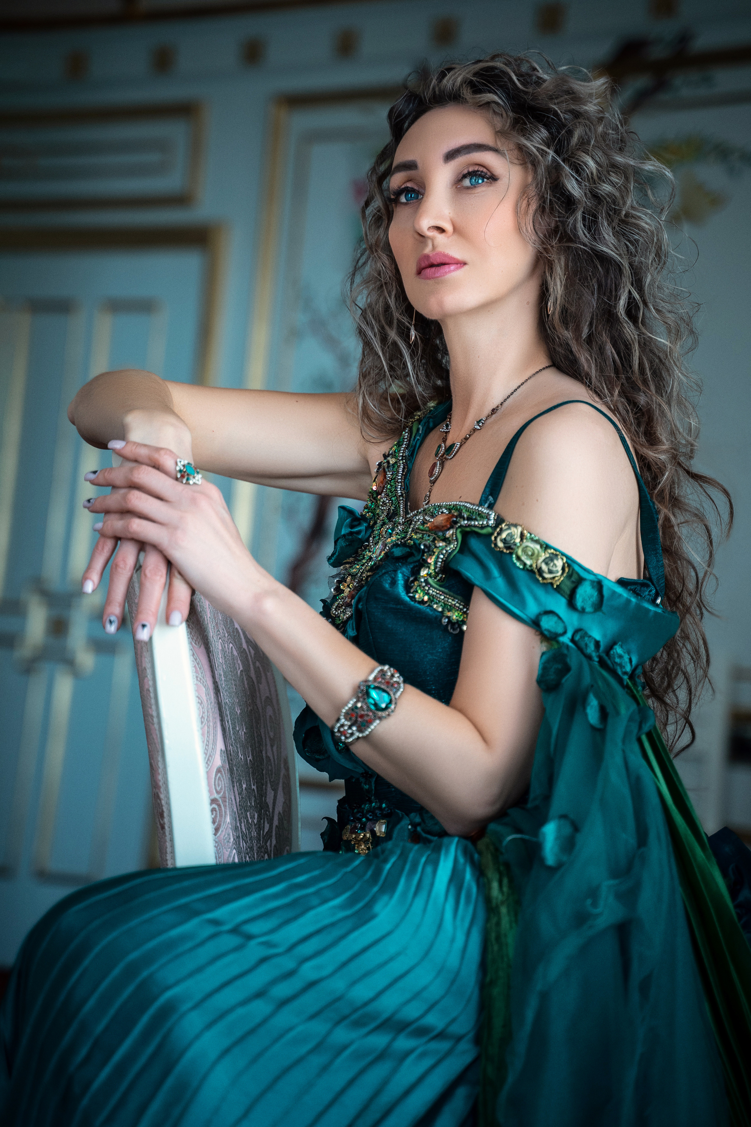 Фотосессии в Стамбуле в стиле «Великолепный век». Wedding, family and lifestyle photographer Anatoly. Photo sessions on rooftops with seagulls. Istanbul