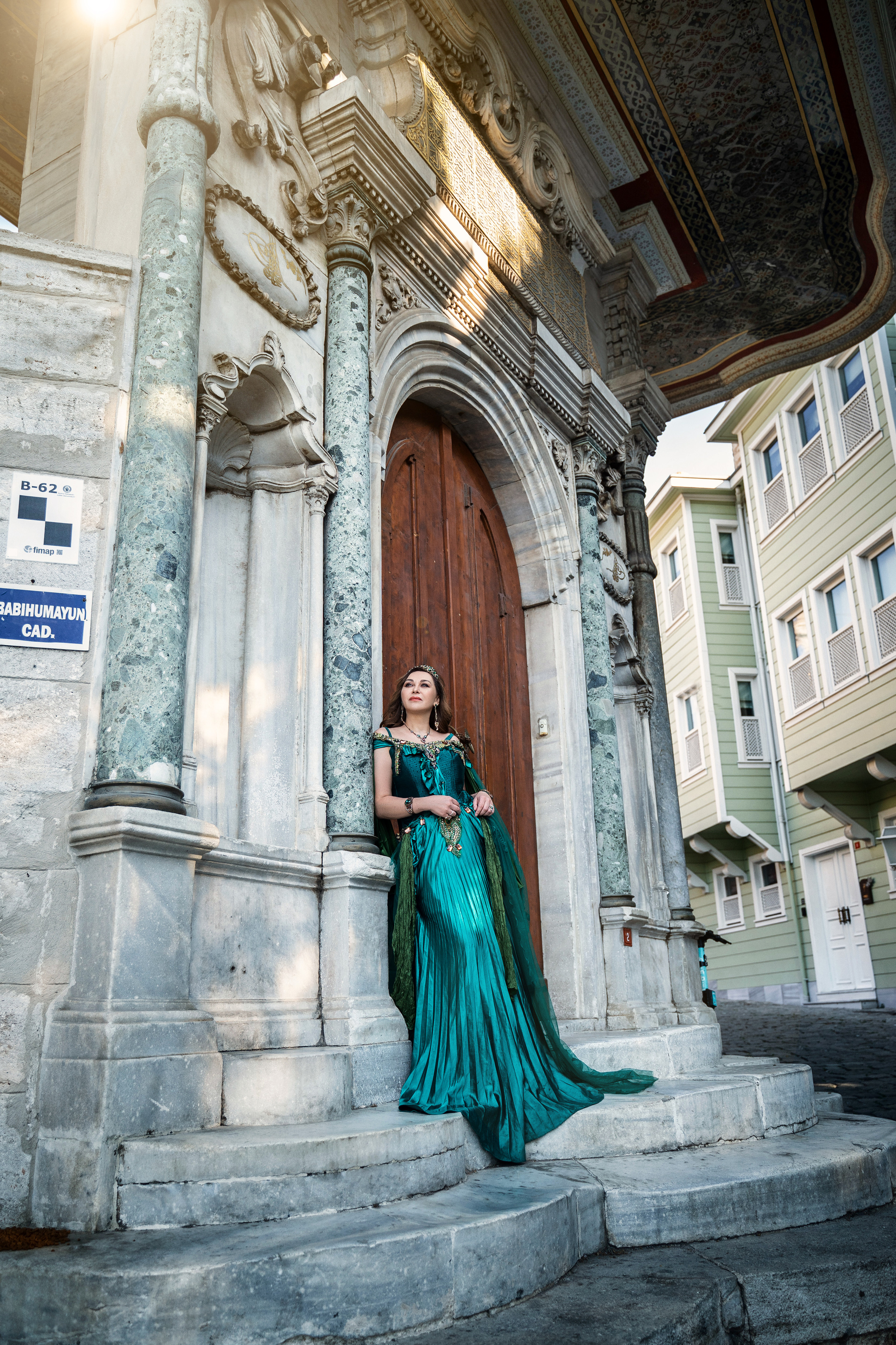 Фотосессии в Стамбуле в стиле «Великолепный век». Wedding, family and lifestyle photographer Anatoly. Photo sessions on rooftops with seagulls. Istanbul