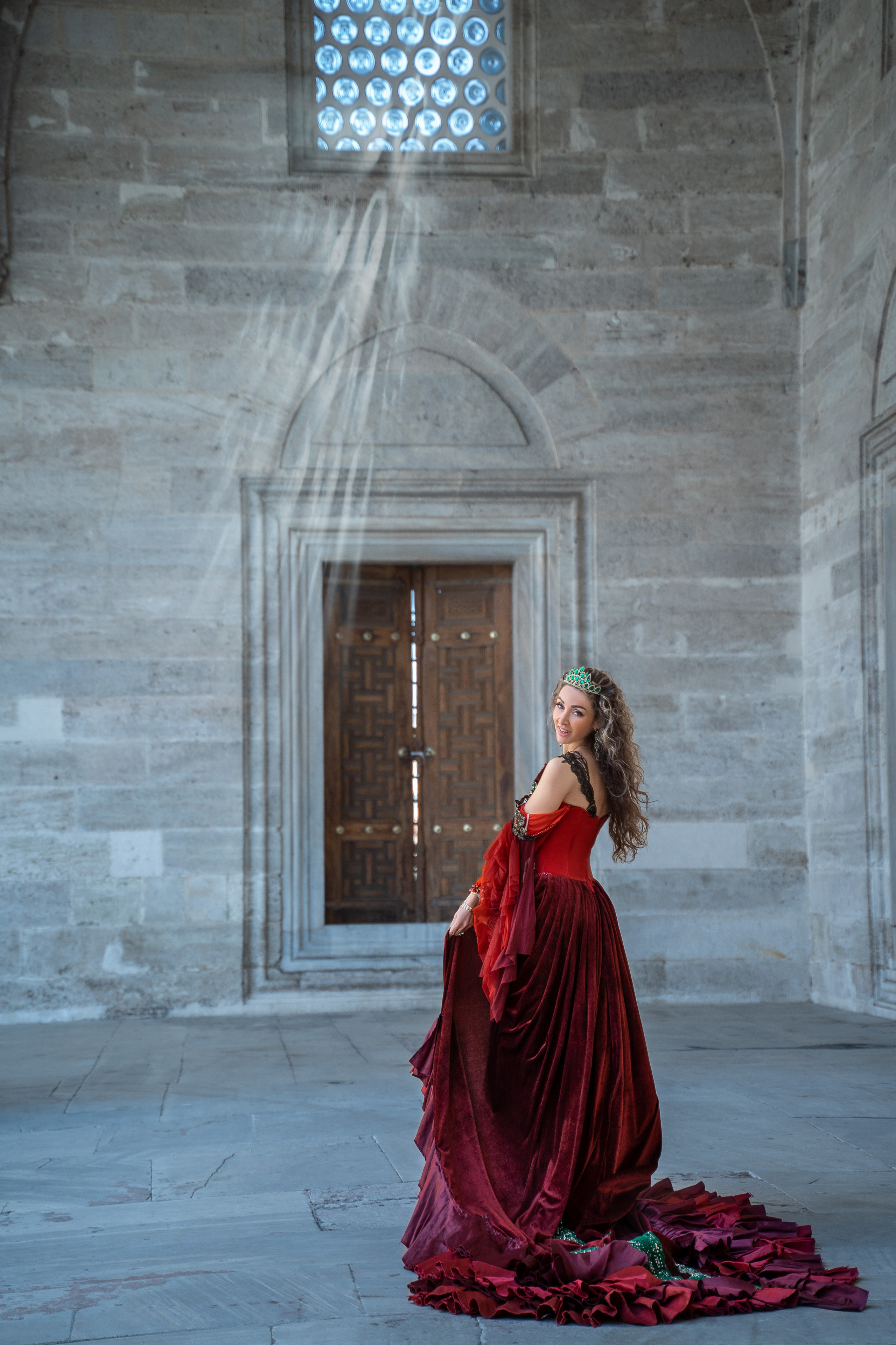 Фотосессии в Стамбуле в стиле «Великолепный век». Wedding, family and lifestyle photographer Anatoly. Photo sessions on rooftops with seagulls. Istanbul