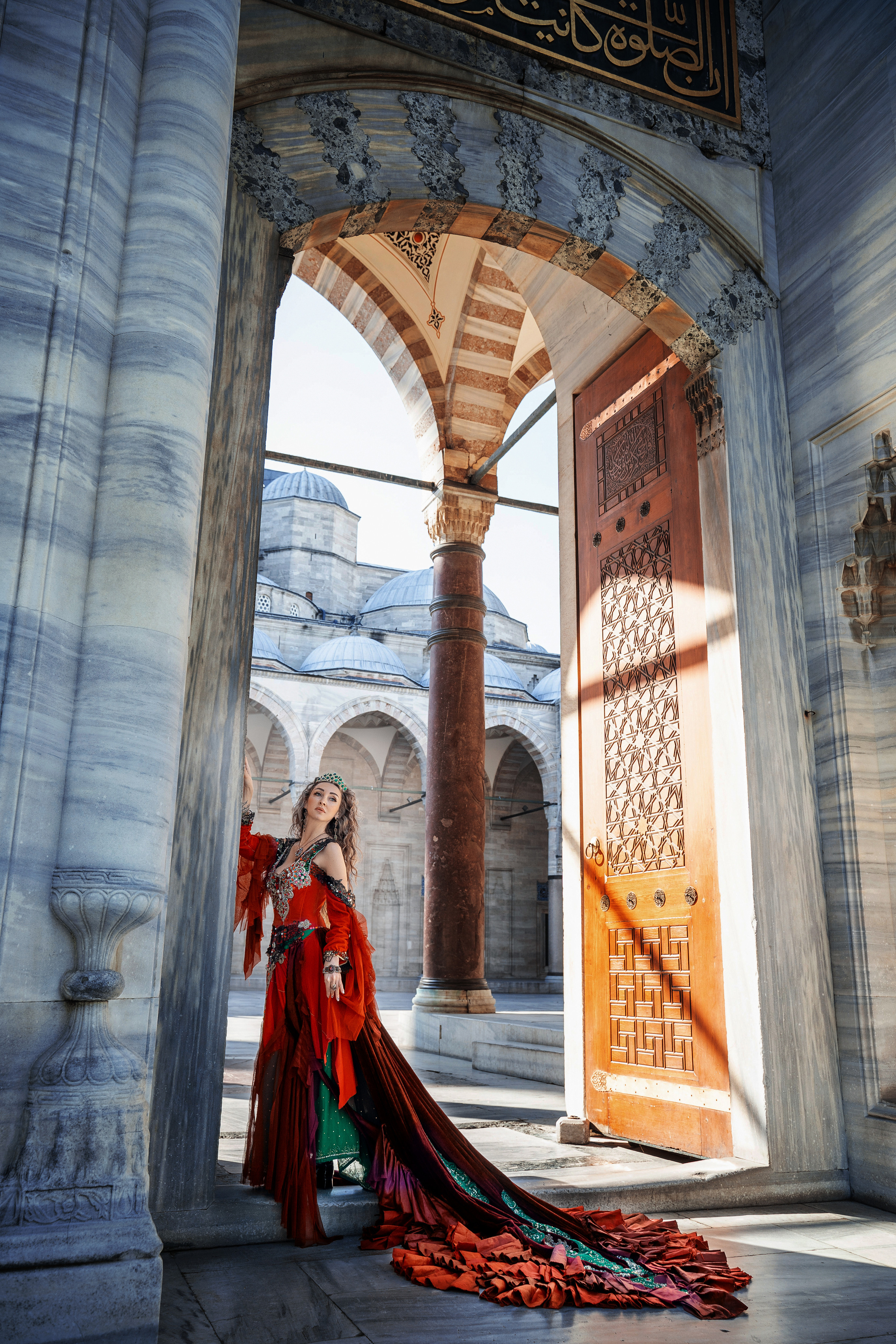 Фотосессии в Стамбуле в стиле «Великолепный век». Wedding, family and lifestyle photographer Anatoly. Photo sessions on rooftops with seagulls. Istanbul