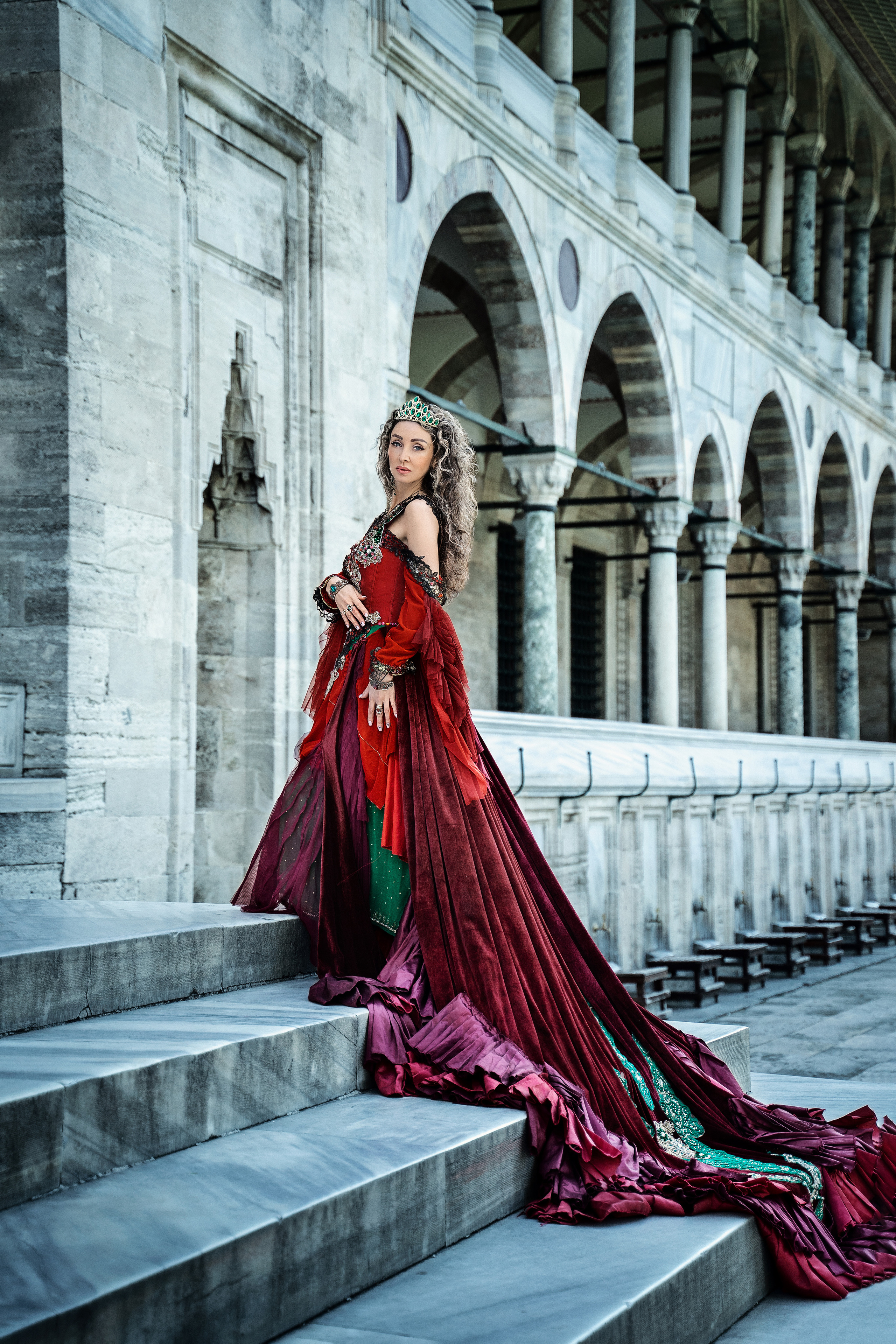 Фотосессии в Стамбуле в стиле «Великолепный век». Wedding, family and lifestyle photographer Anatoly. Photo sessions on rooftops with seagulls. Istanbul