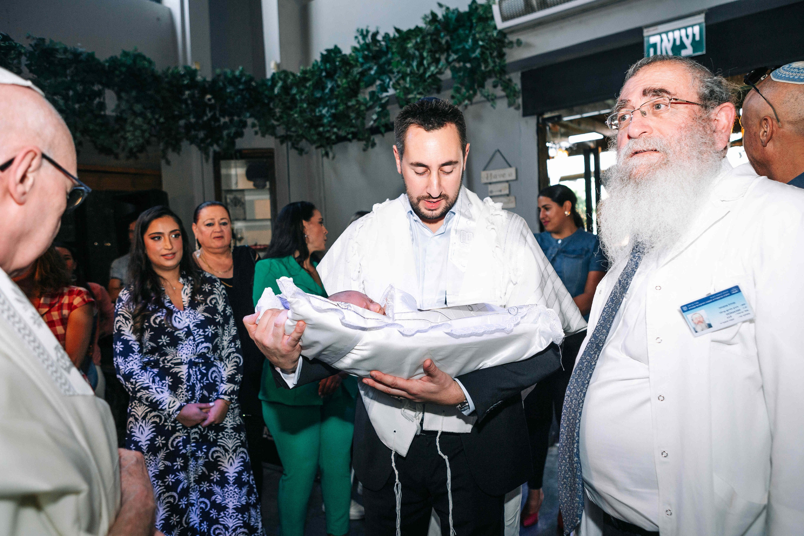 BRIT MILA (BIG EVENT). PHOTOGRAPHER IN ISRAEL