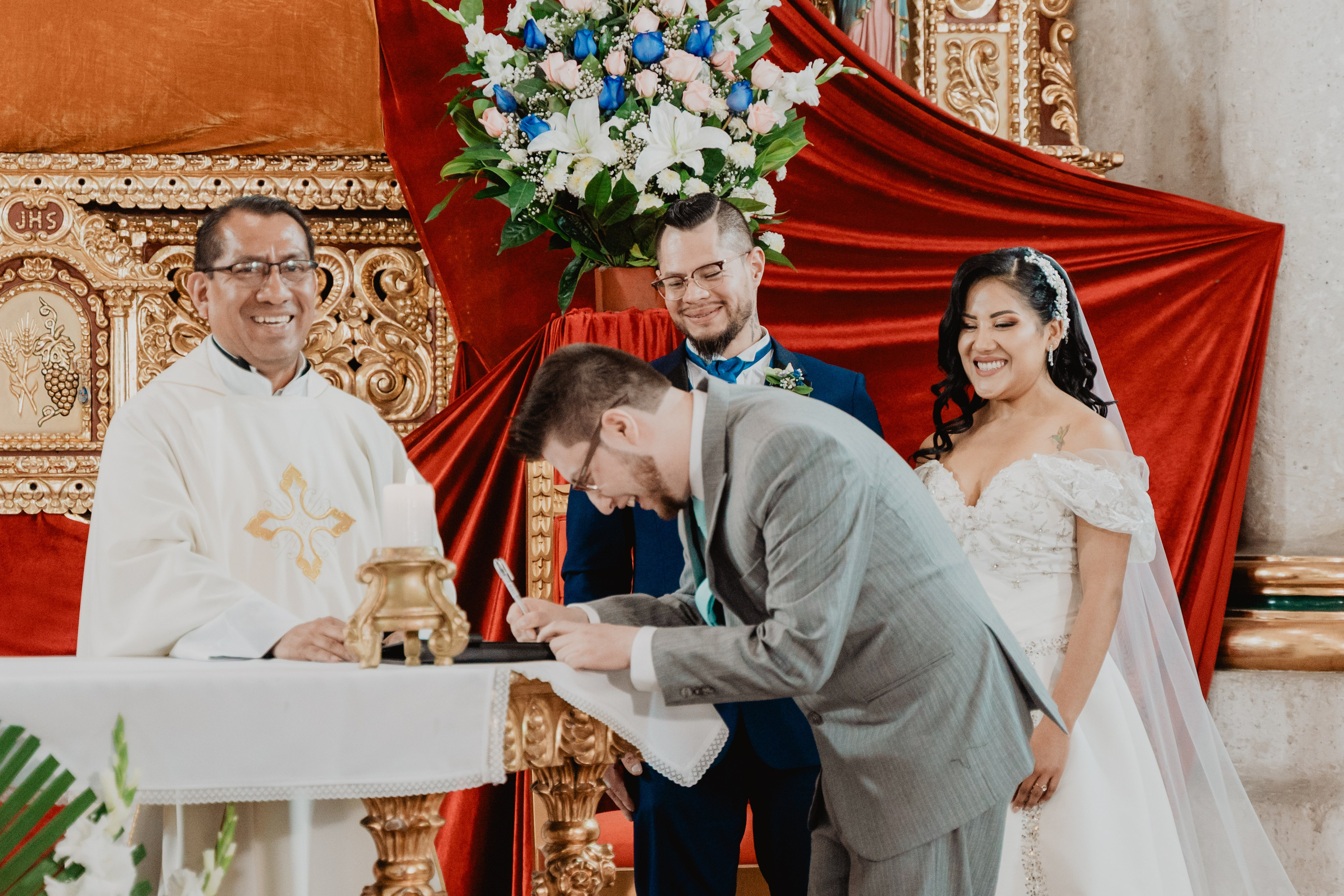 GABRIELA + JORGE | BODA CIVIL RELIGIOSA. Studio KVTA | Fotografía y Video de Bodas en Arequipa
