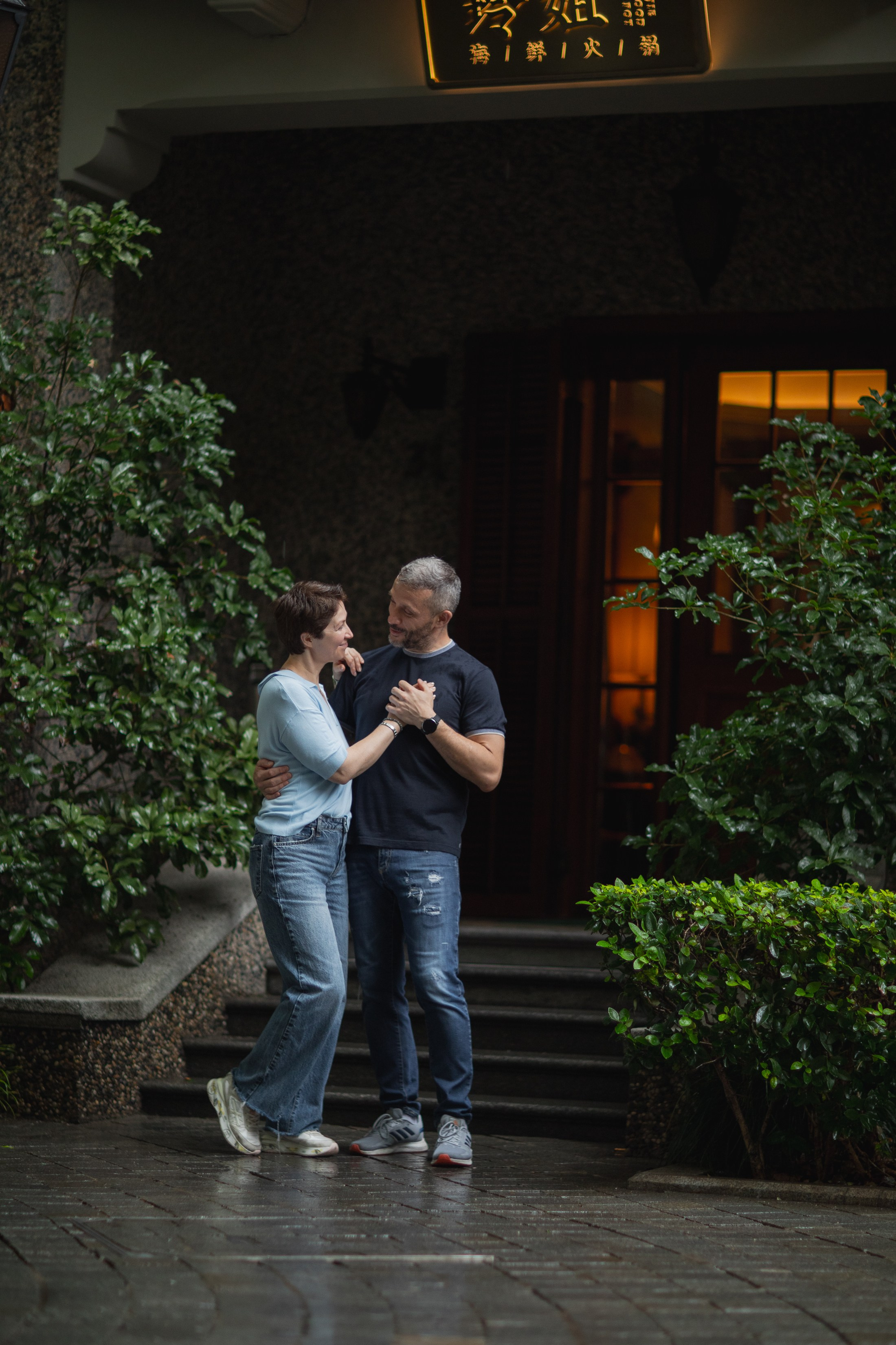 Под дождем во Французском квартале Шанхая. Фотограф в Шанхае — Лола Пидлуская