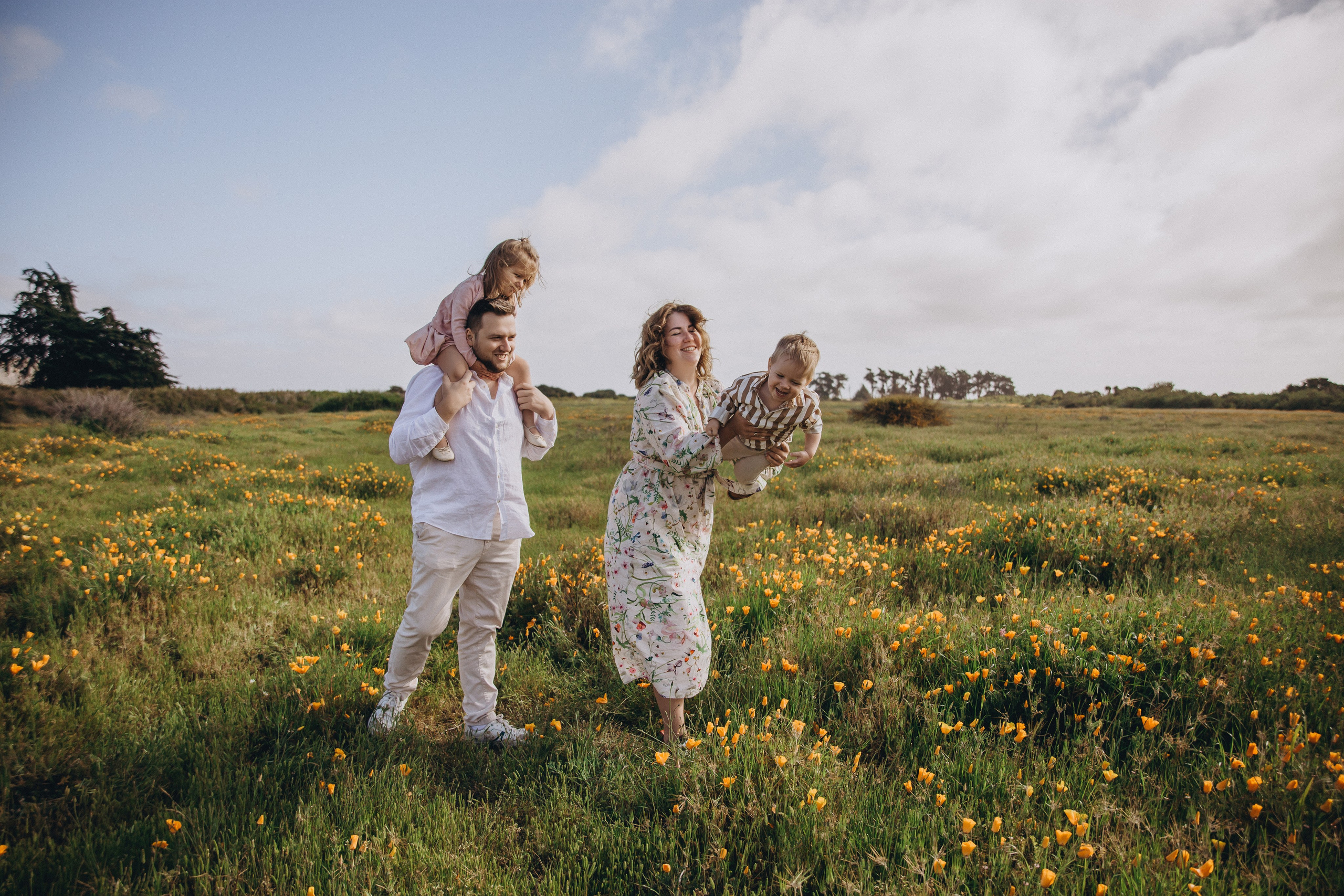 Sesión de fotos familiar en el campo — costa Chilena. Photographer in Santiago, Chile Anna Almazova