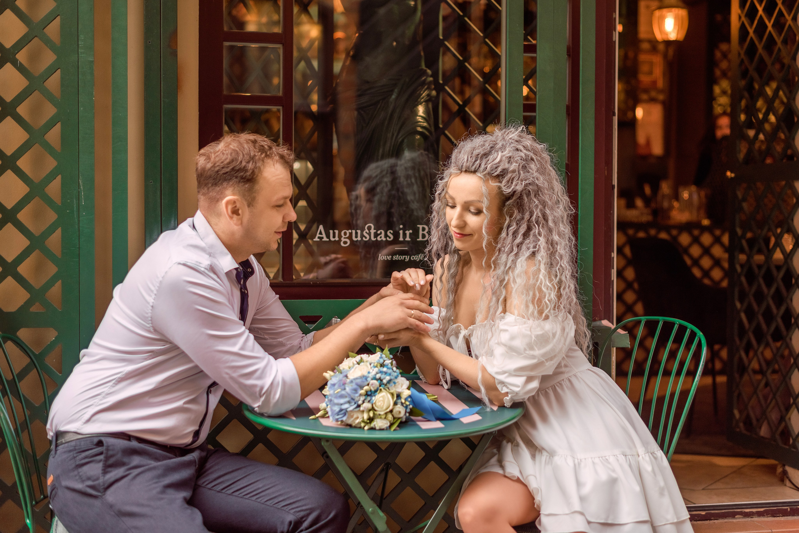 Свадебная прогулка по значимым местам Вильнюса. Семейный фотограф и фотограф новорожденных в Вильнюсе Ирина Беленкевич