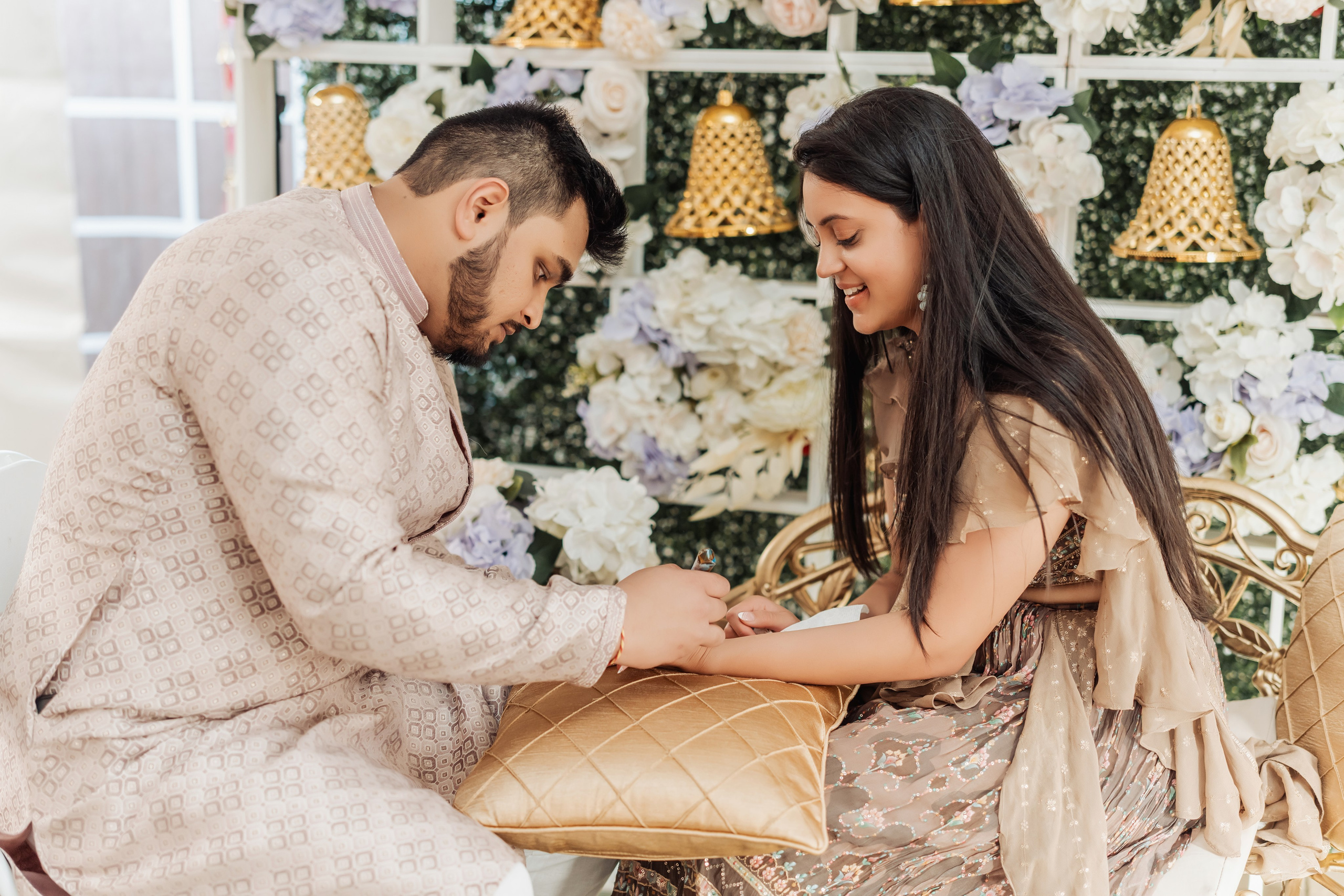 Darshil & Shailja. Wedding Photographer & Cinematographer studios