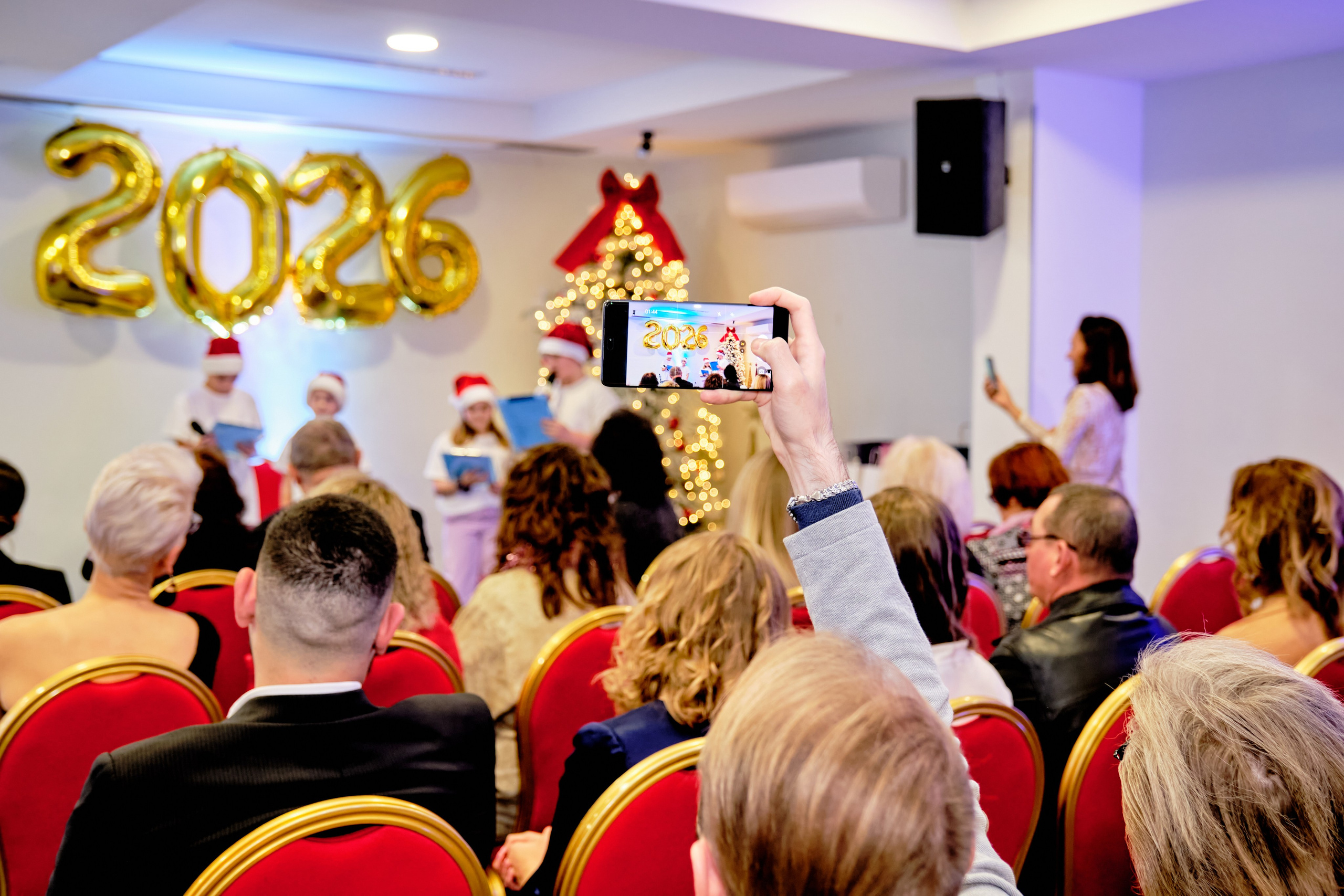 Фоторепортаж з благодійного Новорічного балу у Чорногорії. Портретний фотограф Альона Новгородцева