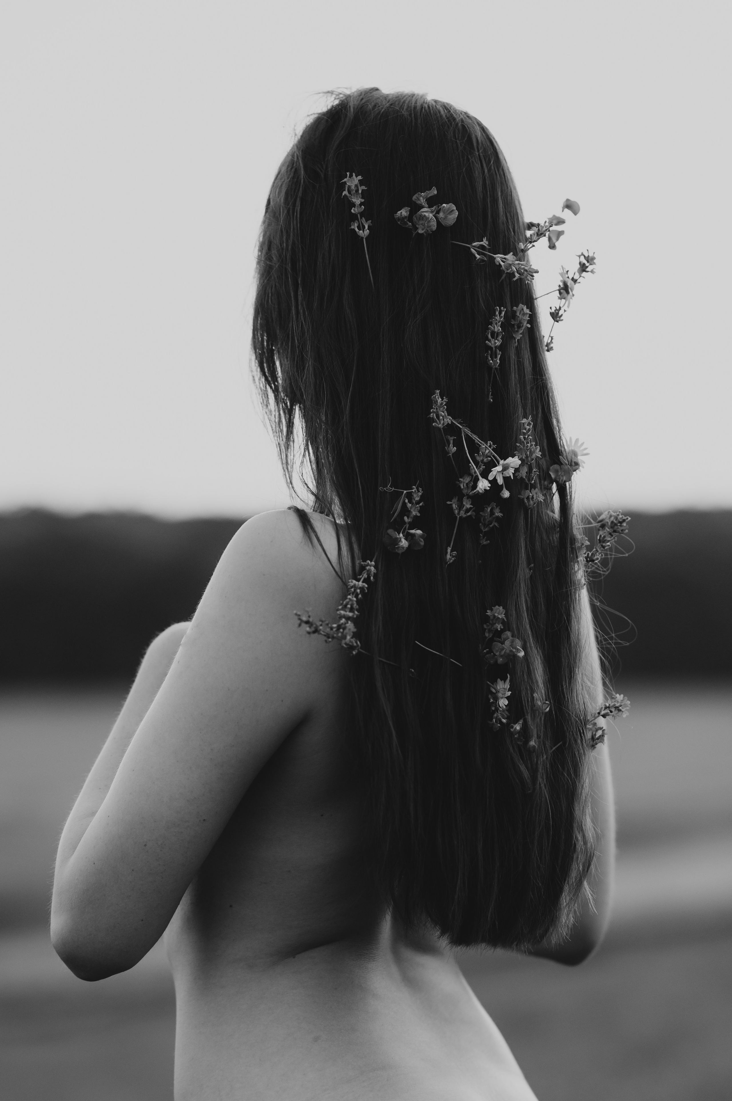 Sedinta foto in lanul de lavanda. Proud Vision Weddings | Wedding Photography & Film — Servicii profesionale Foto Video Nunta Iasi