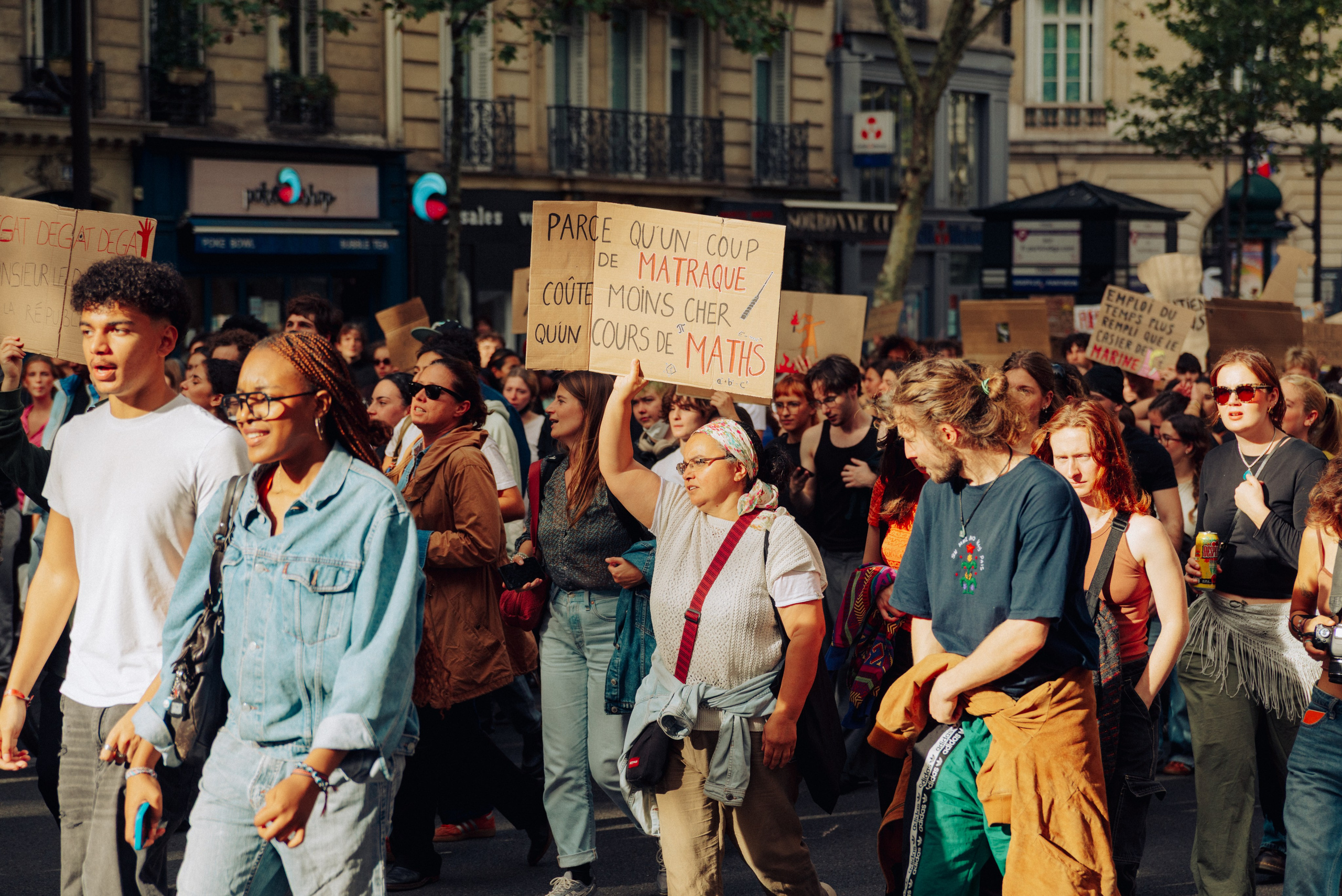 Manifestation du 13 octobre 2026 à Paris. Семейный и детский фотограф на Лазурном Берегу