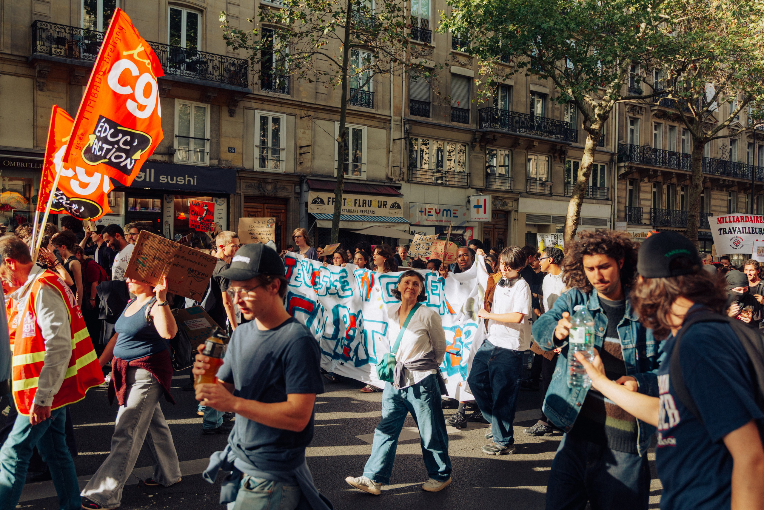 Manifestation du 13 octobre 2026 à Paris. Семейный и детский фотограф на Лазурном Берегу
