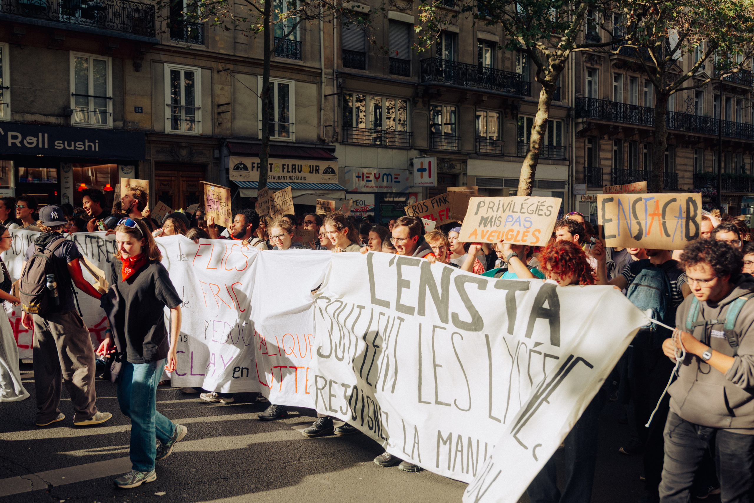 Manifestation du 13 octobre 2026 à Paris. Семейный и детский фотограф на Лазурном Берегу