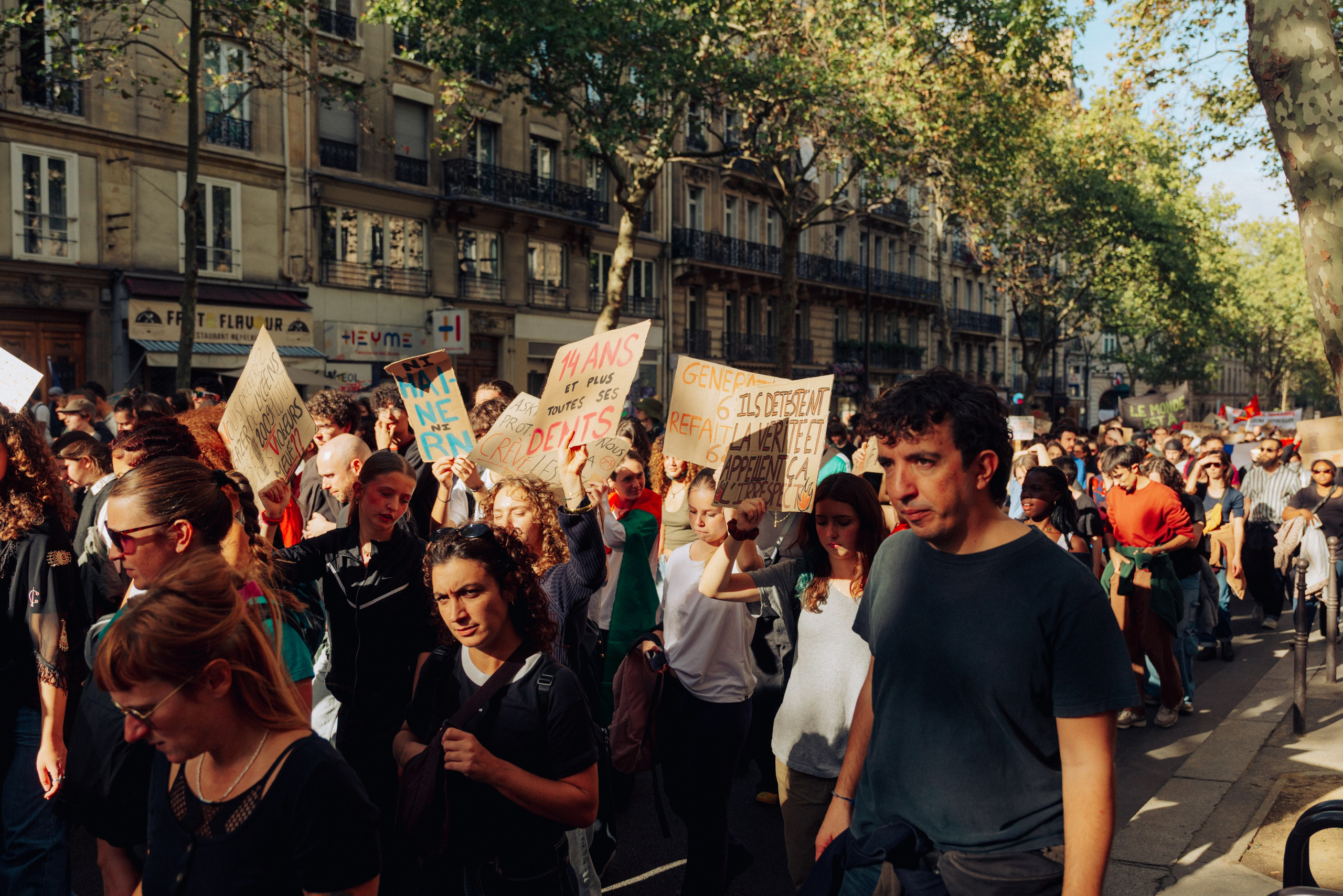 Manifestation du 13 octobre 2026 à Paris. Семейный и детский фотограф на Лазурном Берегу