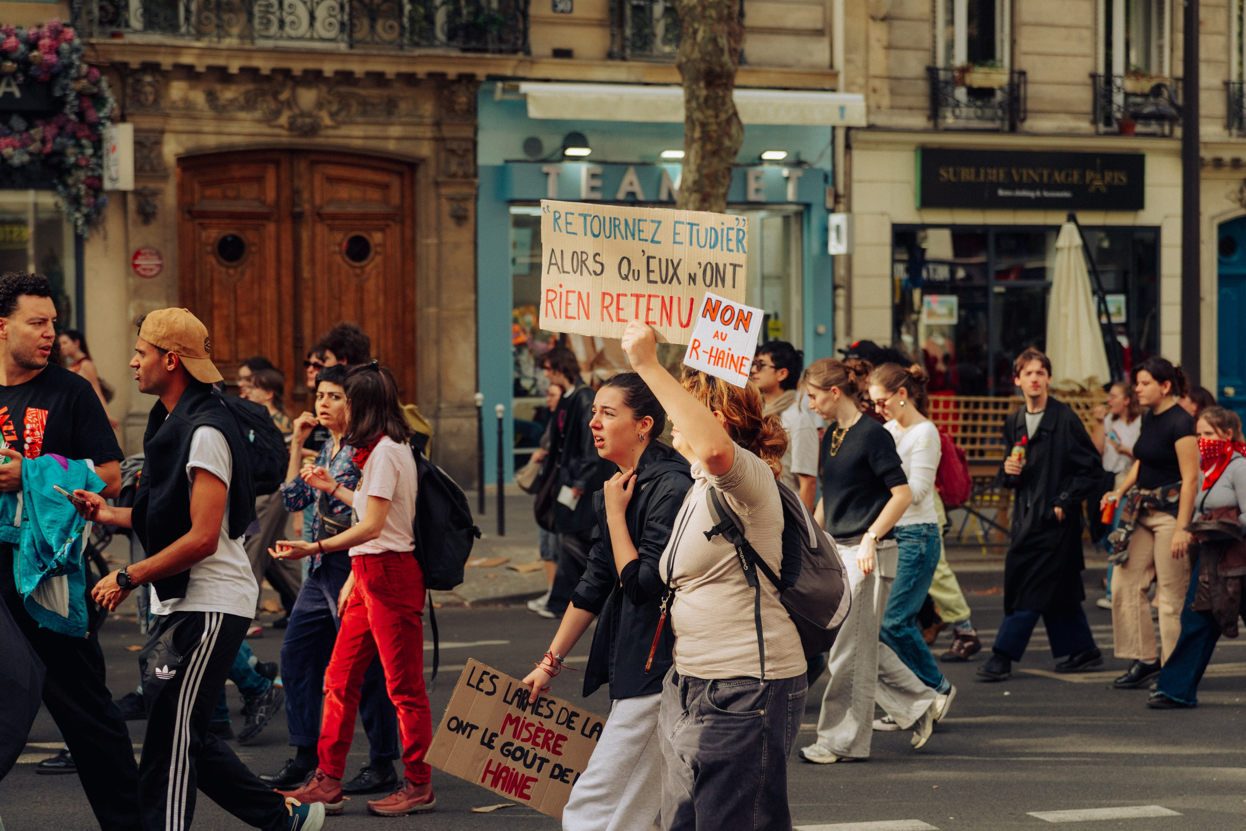 Manifestation du 13 octobre 2026 à Paris. Семейный и детский фотограф на Лазурном Берегу