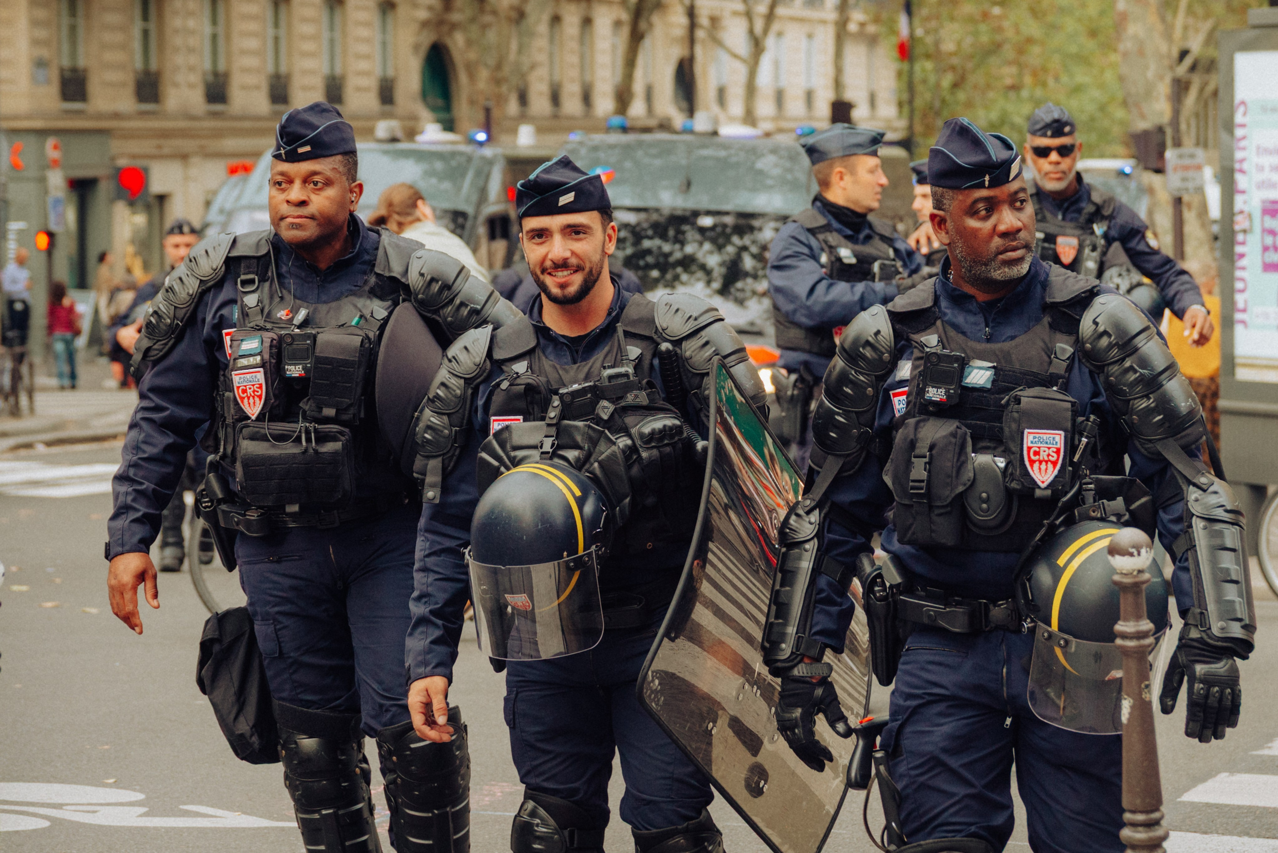 Manifestation du 13 octobre 2026 à Paris. Семейный и детский фотограф на Лазурном Берегу