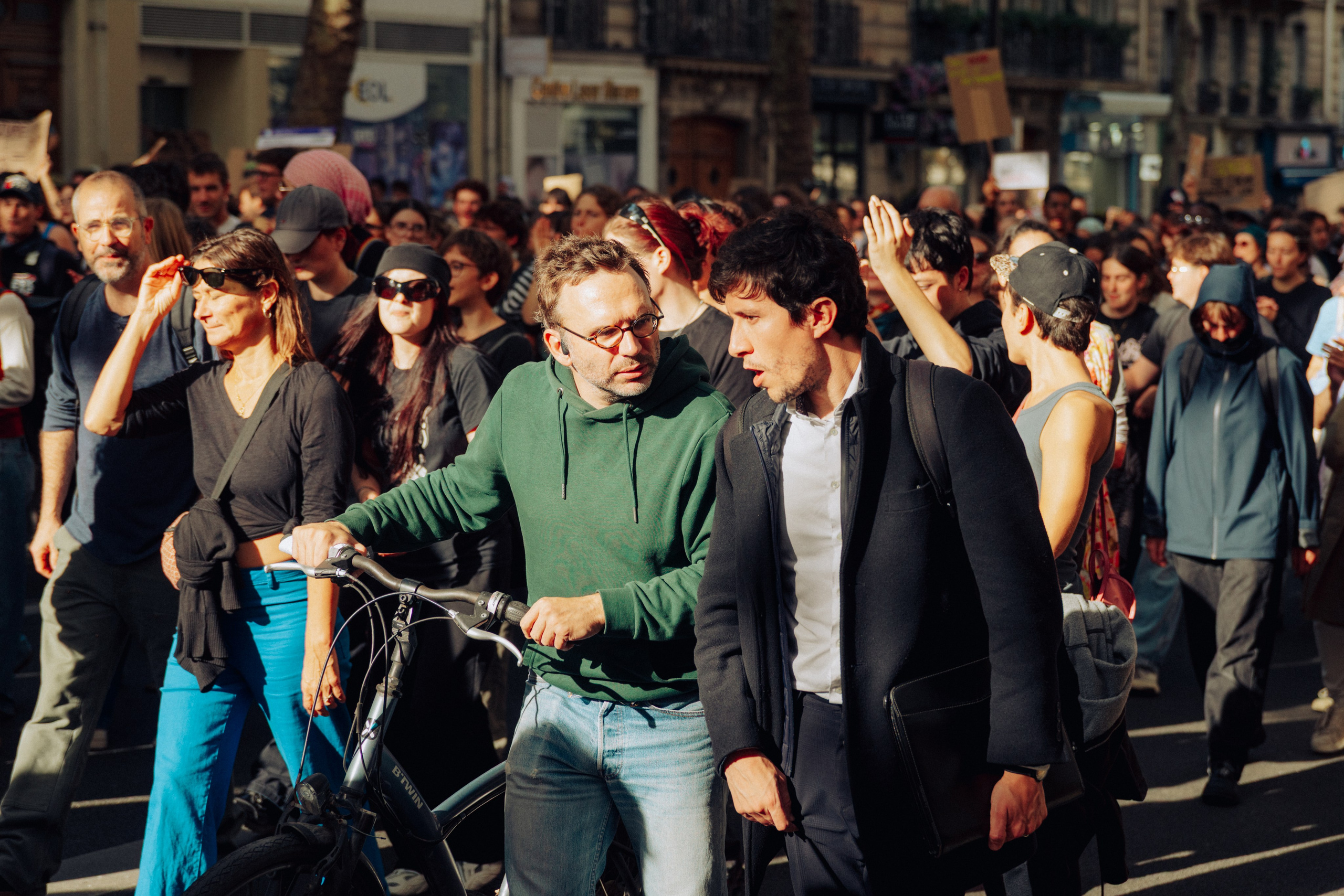 Manifestation du 13 octobre 2026 à Paris. Семейный и детский фотограф на Лазурном Берегу